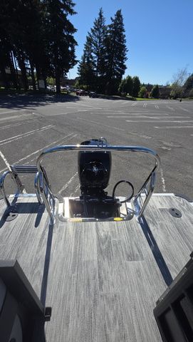 2026 Bentley Pontoons BENTLEY BOLT-223 With 150Hp Mercury Four-Stroke Mo - 5