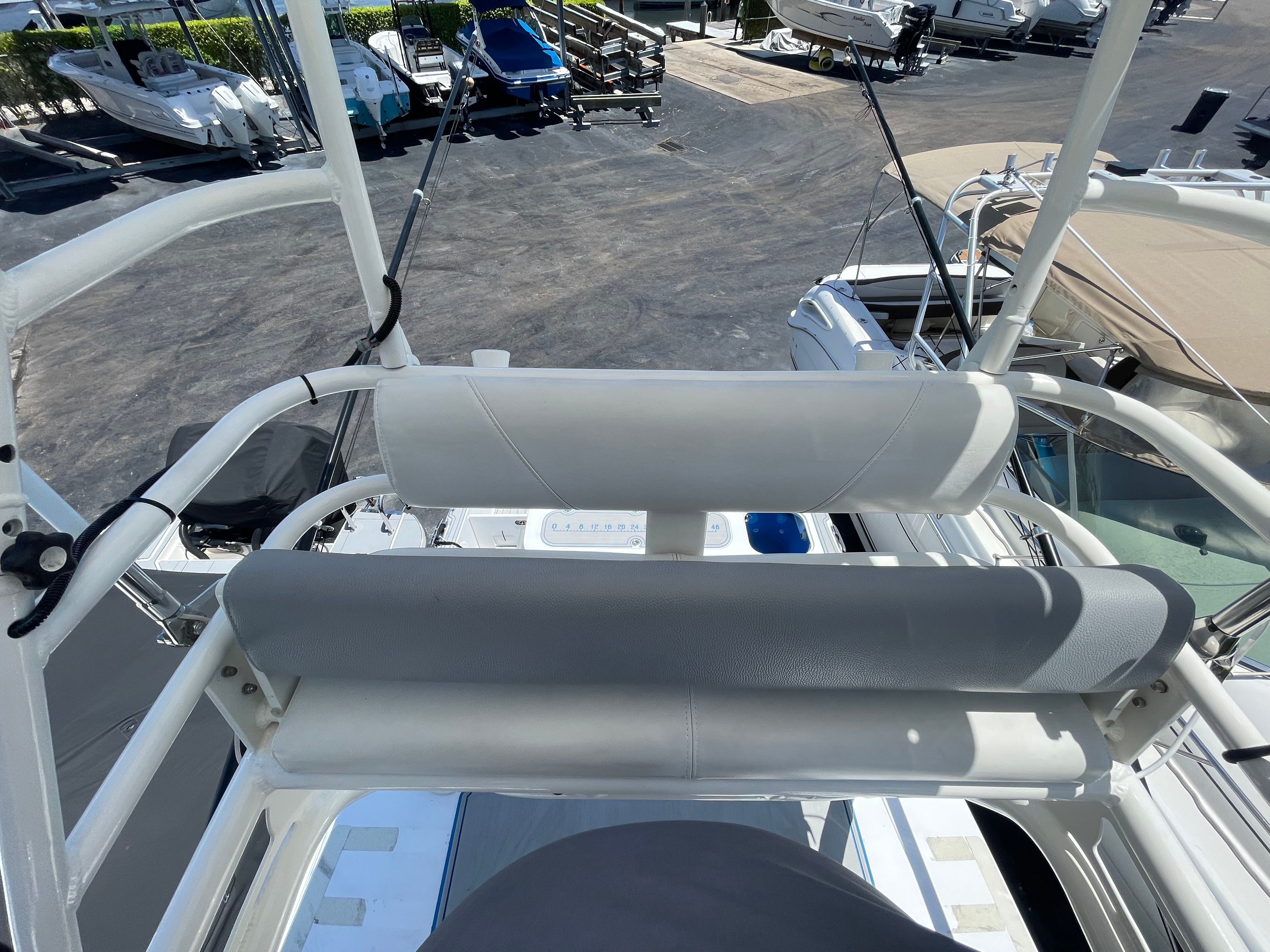 2017 Everglades 325 Center Console - 73