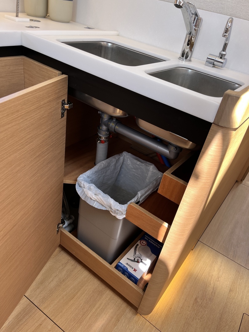 2025 Jeanneau Sun Odyssey 440 - Image 16