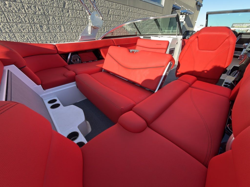 2019 MasterCraft XT22 - 29