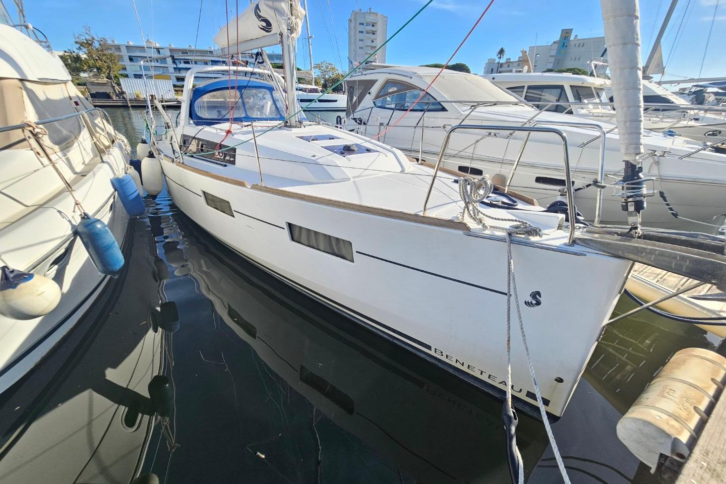 2016 Beneteau Oceanis 35.1
