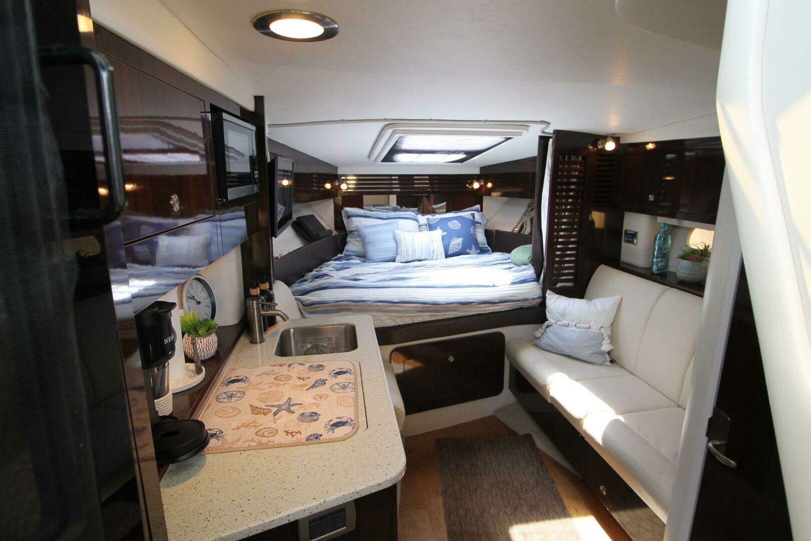 2015 Sea Ray 310 Sundancer - Image 11