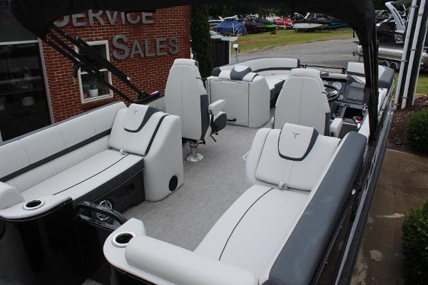 2025 Tahoe Pontoon Cascade Quad Lounger with spacious seating and modern design.