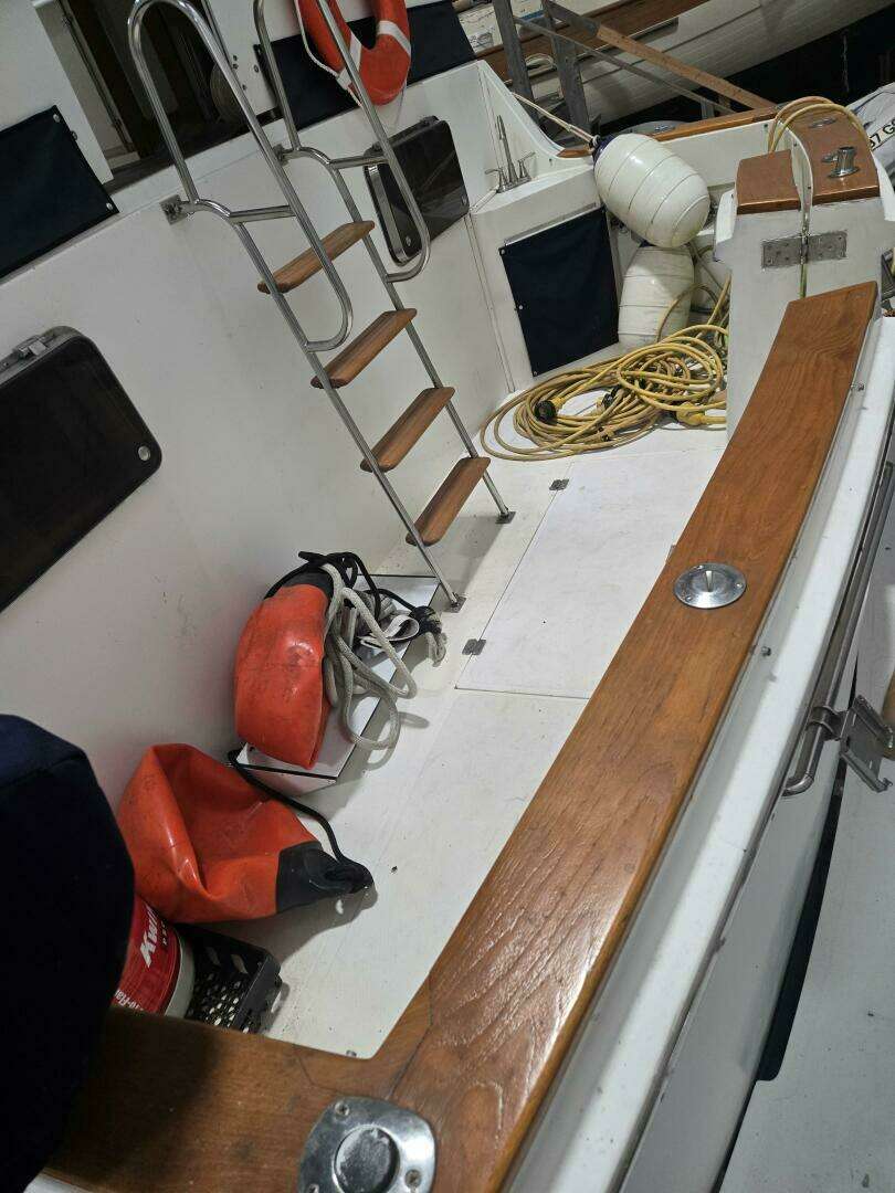 1989 Marine Trader 47 Cockpit Motor Yacht - Image 32