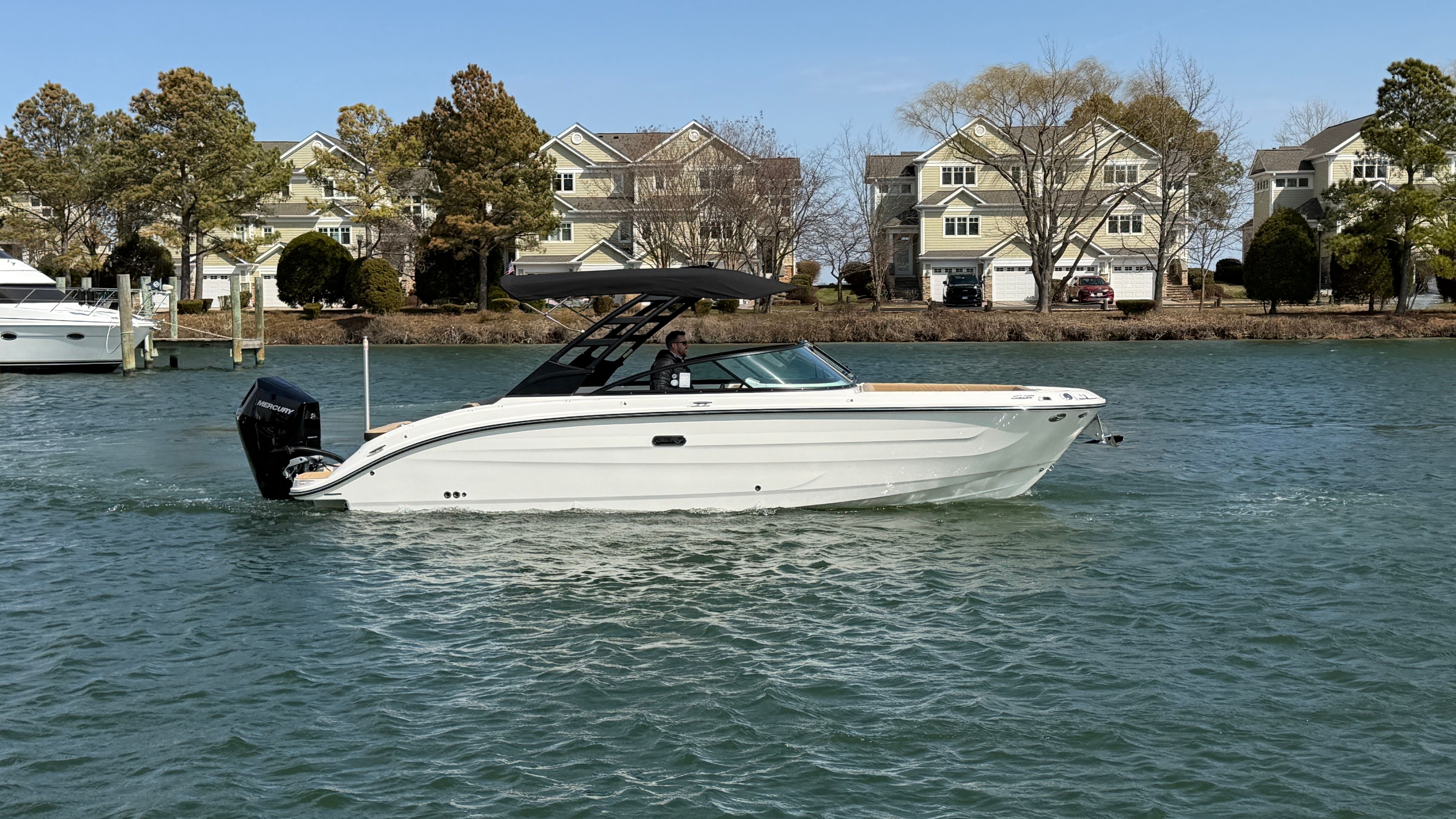 2026 Sea Ray SDX 270 Outboard