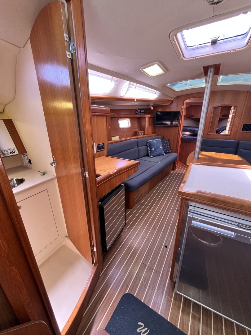 2006 Hunter 36 - Image 7