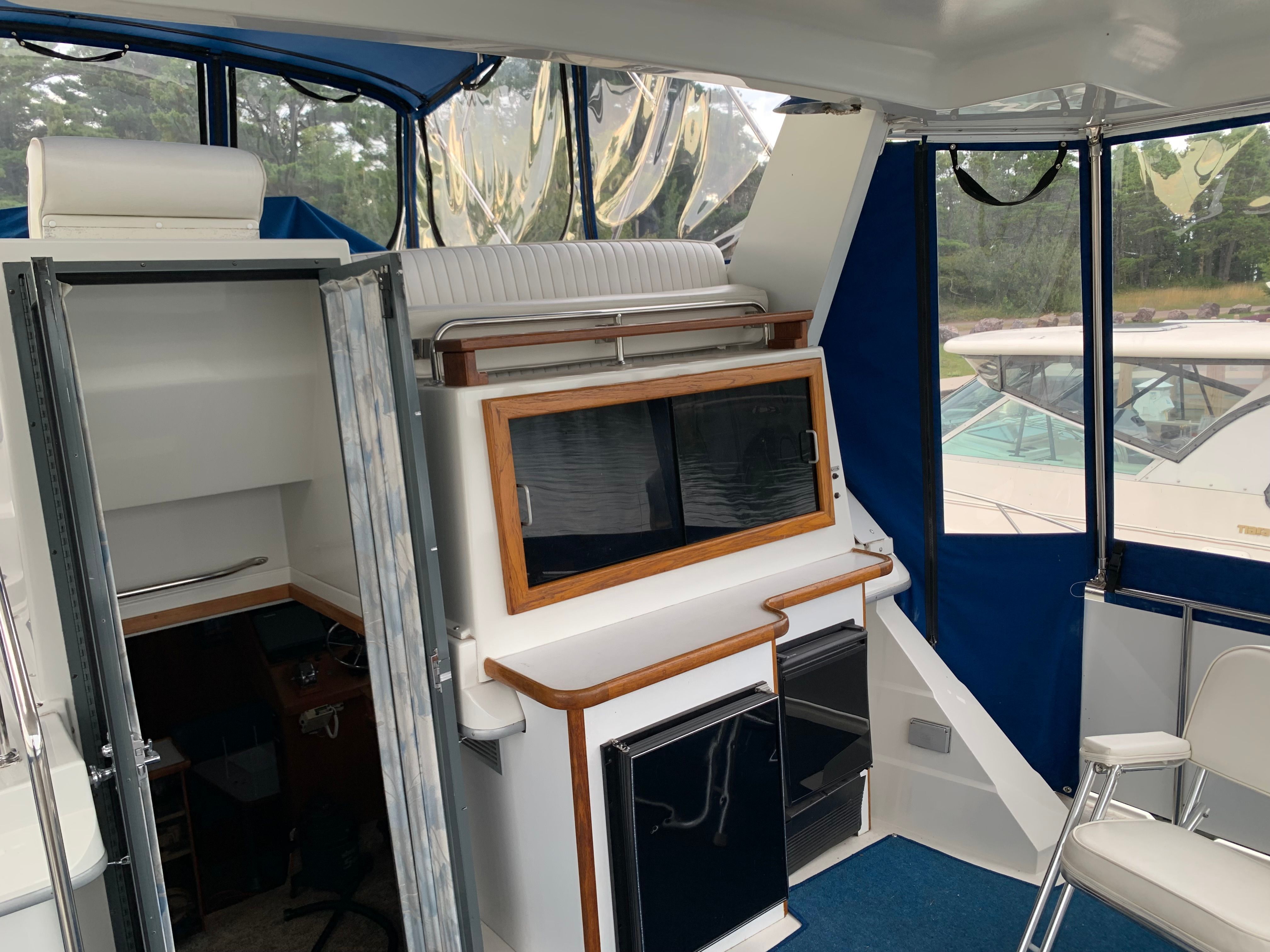 1994 Carver 430 Cockpit Motor Yacht - 9