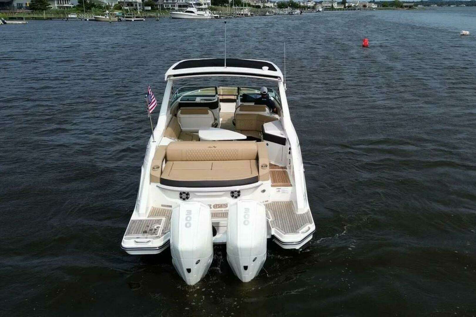 2023 Sea Ray SLX 310 Outboard - Image 4