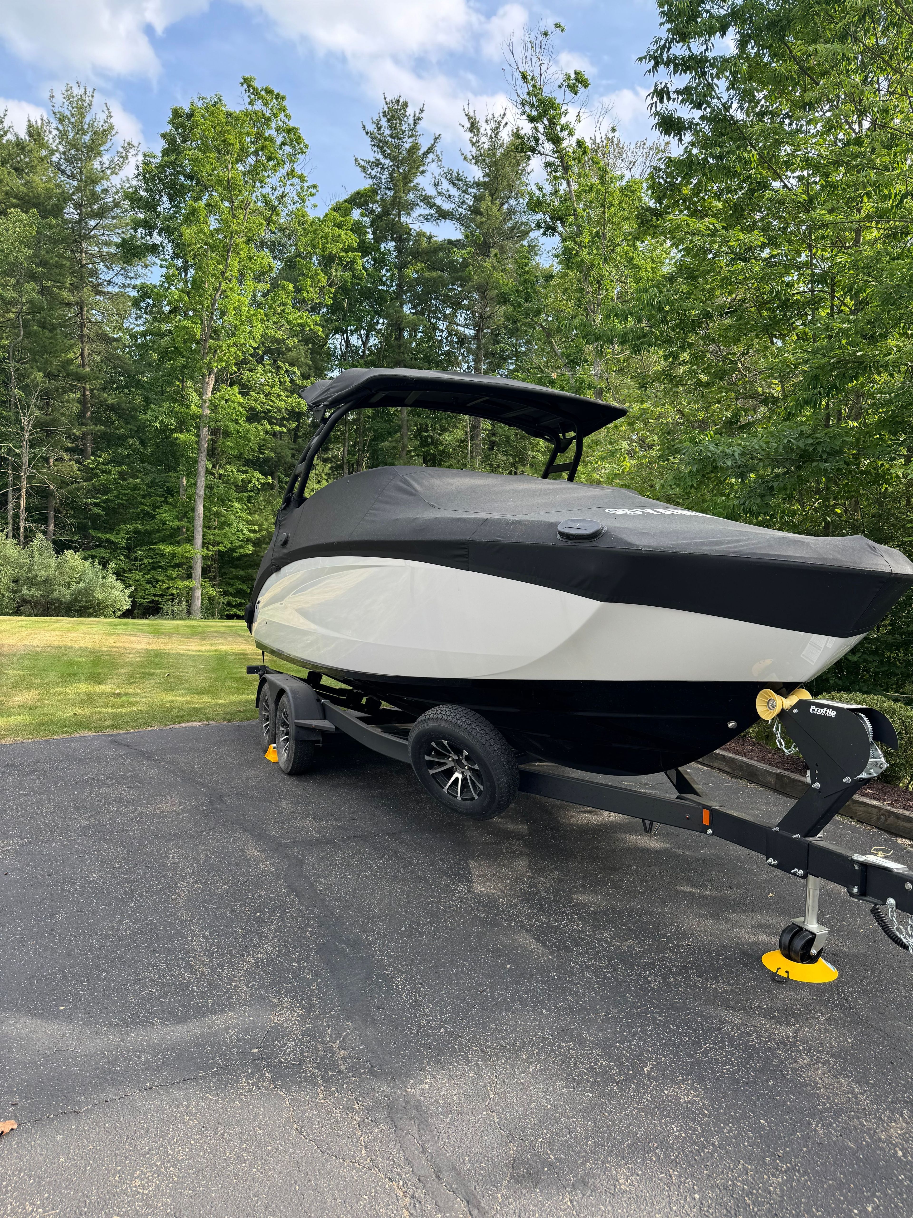 Yamaha 252SD boat 2025 model parked on trailer in greenery.