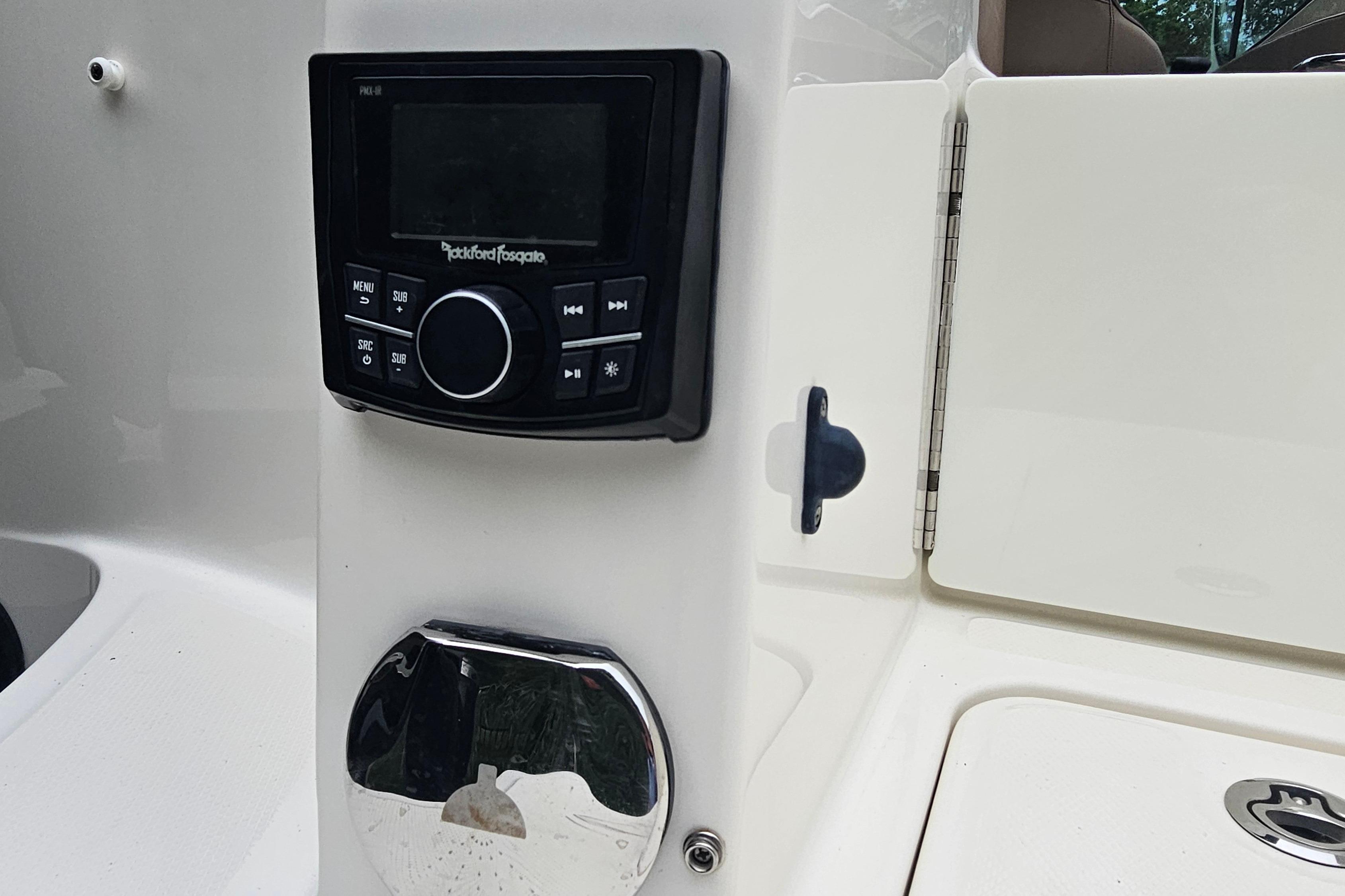 2017 Sea Ray SDX 240 Outboard featuring Rockford Fosgate audio system controls.