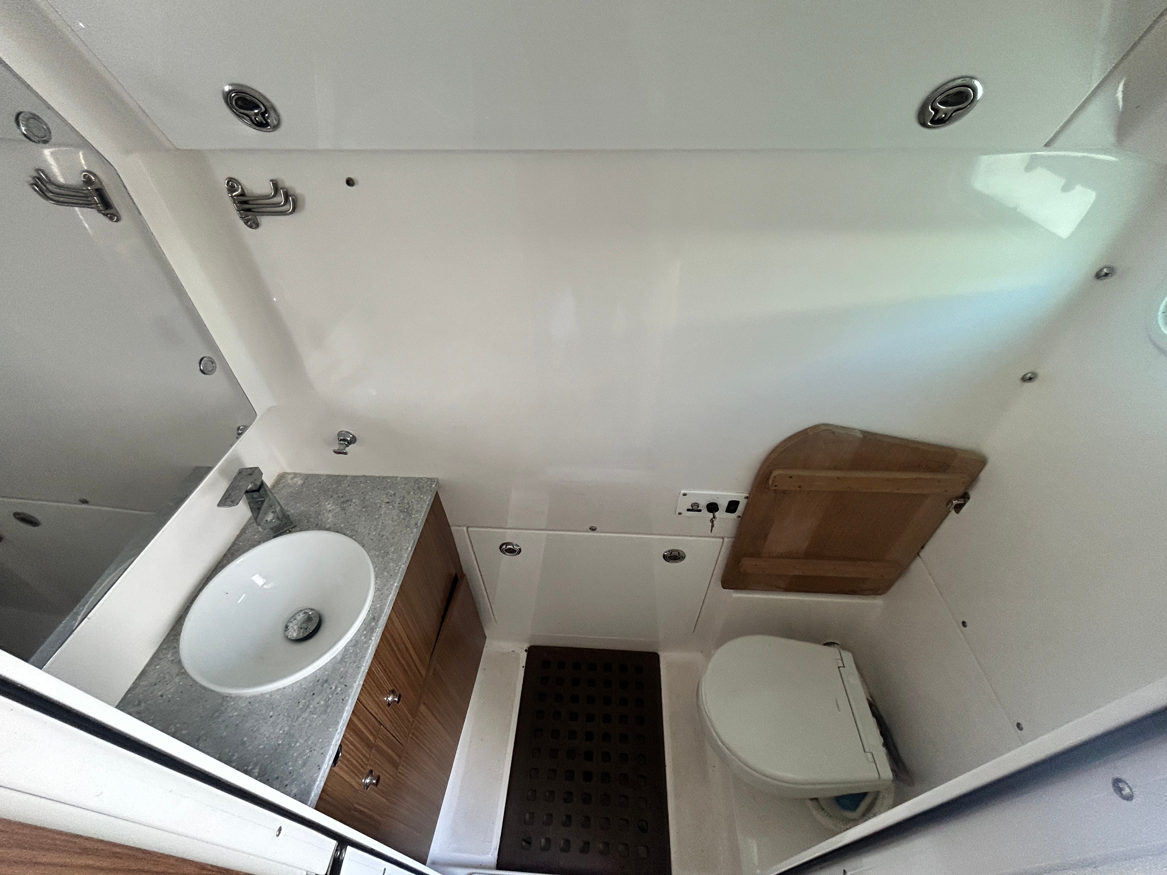 2020 Everglades 395 Center Console - 39