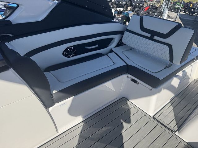 2025 Yamaha Boats 275SE - 16