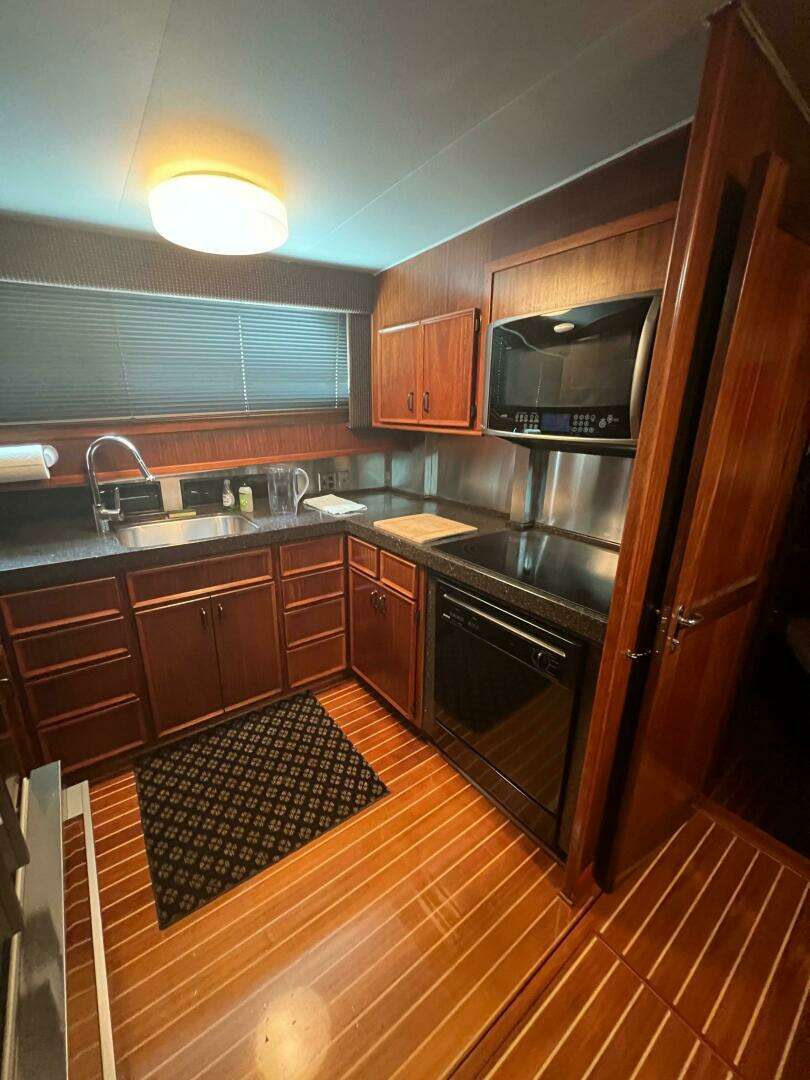 1984 Hatteras 61 CPMY - Image 62