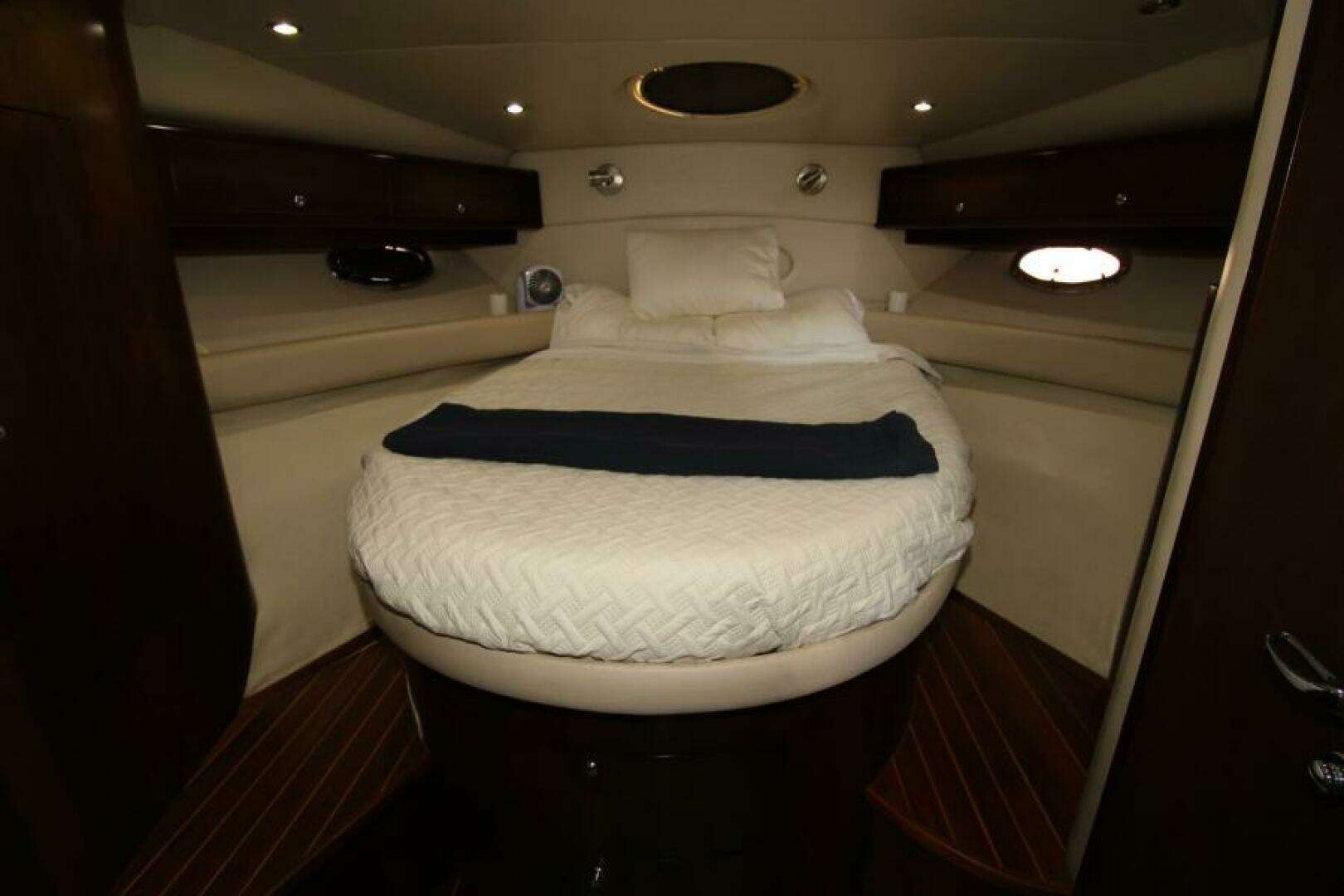 2002 Regal 4260 Commodore - Image 28