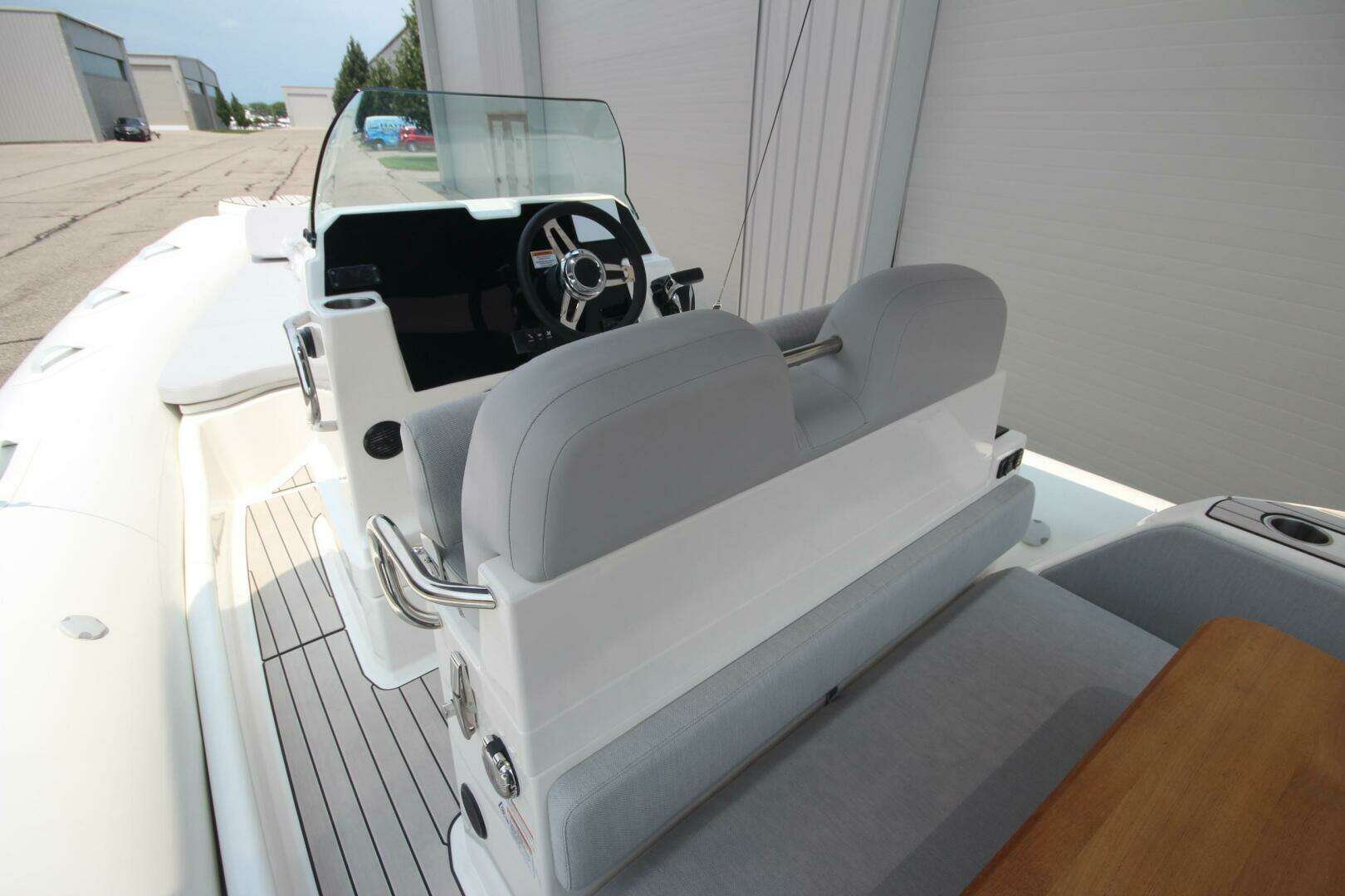 2024 Zodiac Medline 7.5 NEO - Image 18