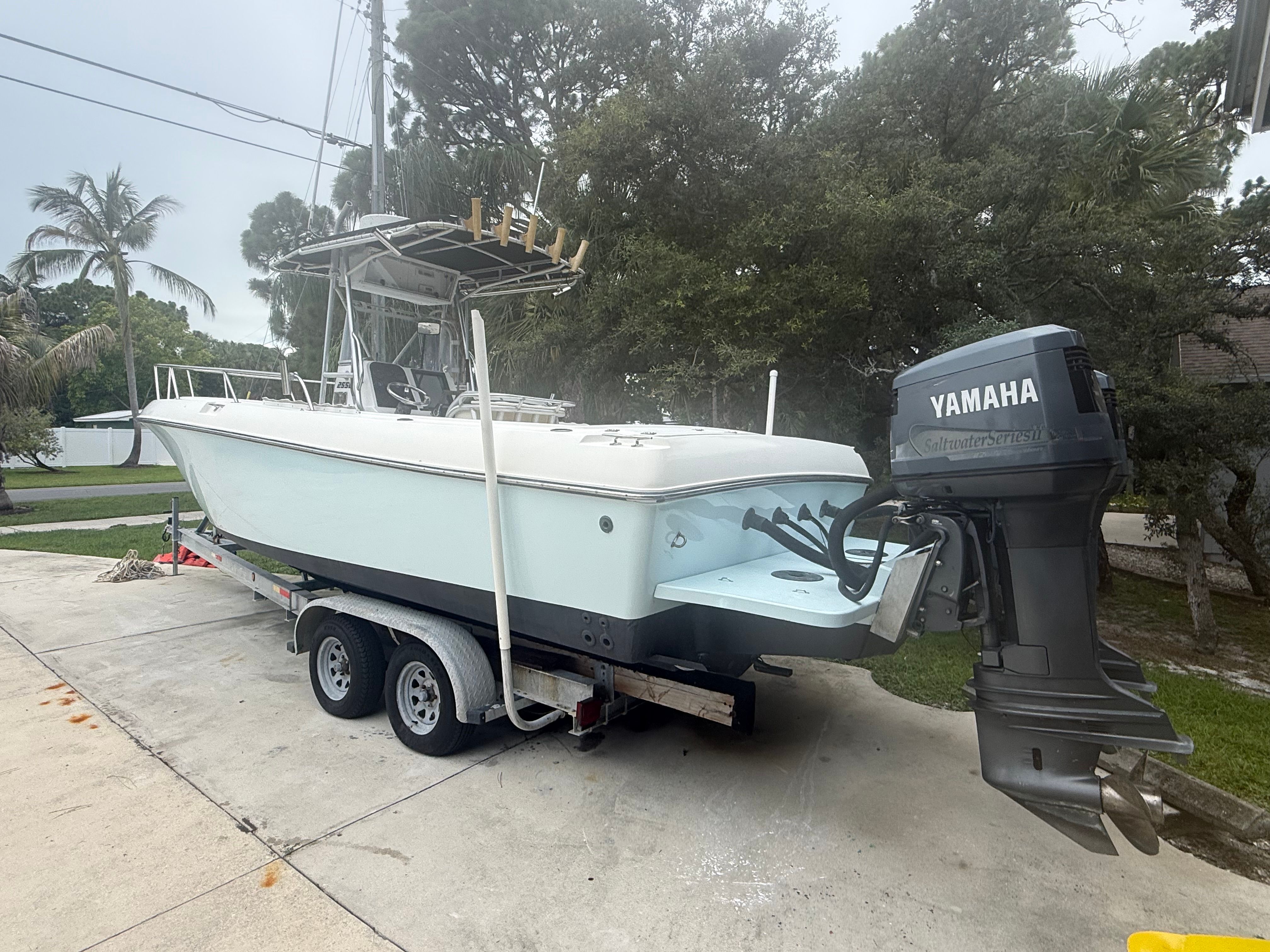 1994 Hydra-Sports Vector 2550 cc on a trailer with Yamaha outboard motor.