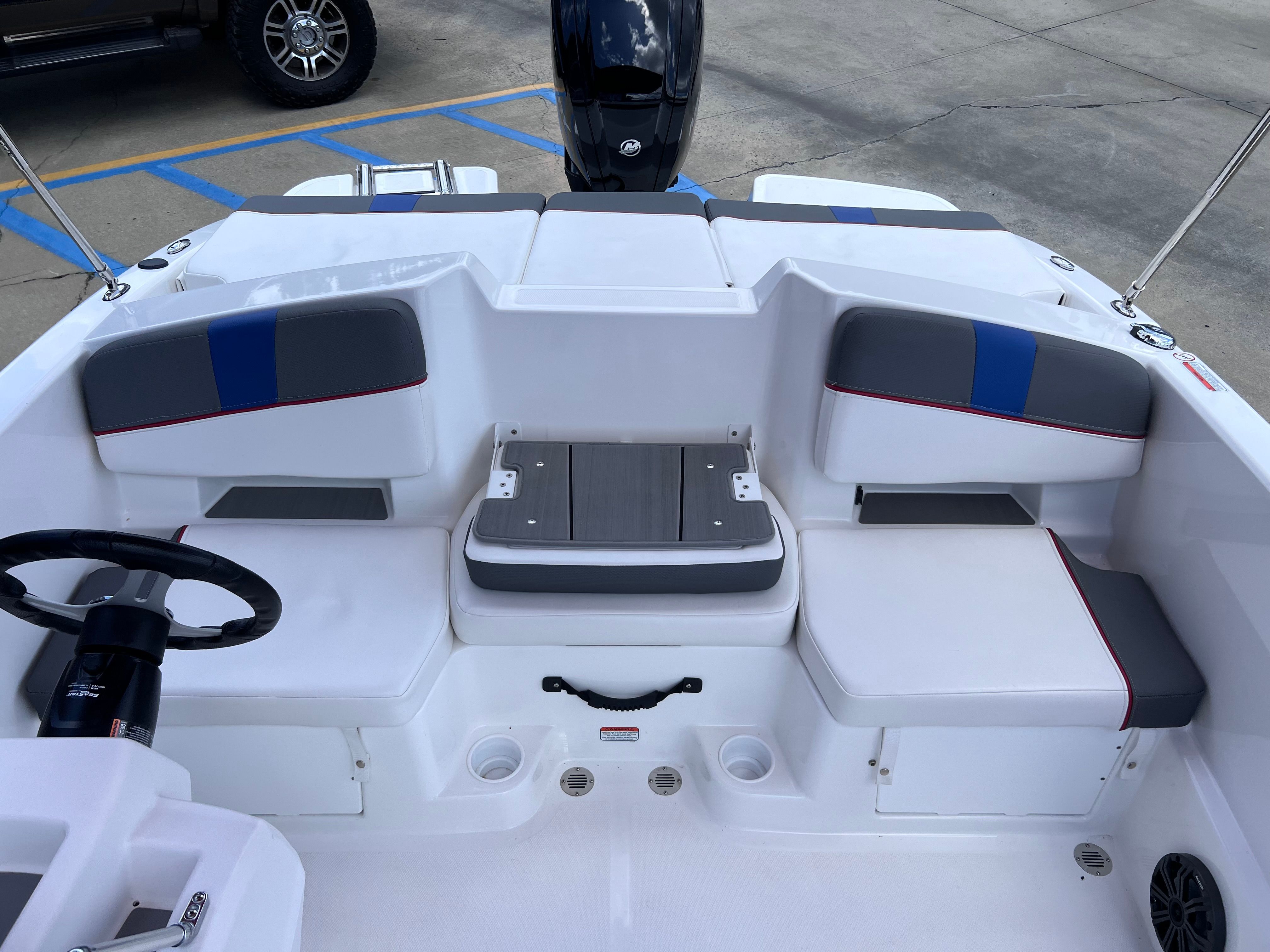 2024 TAHOE T18 - Image 13