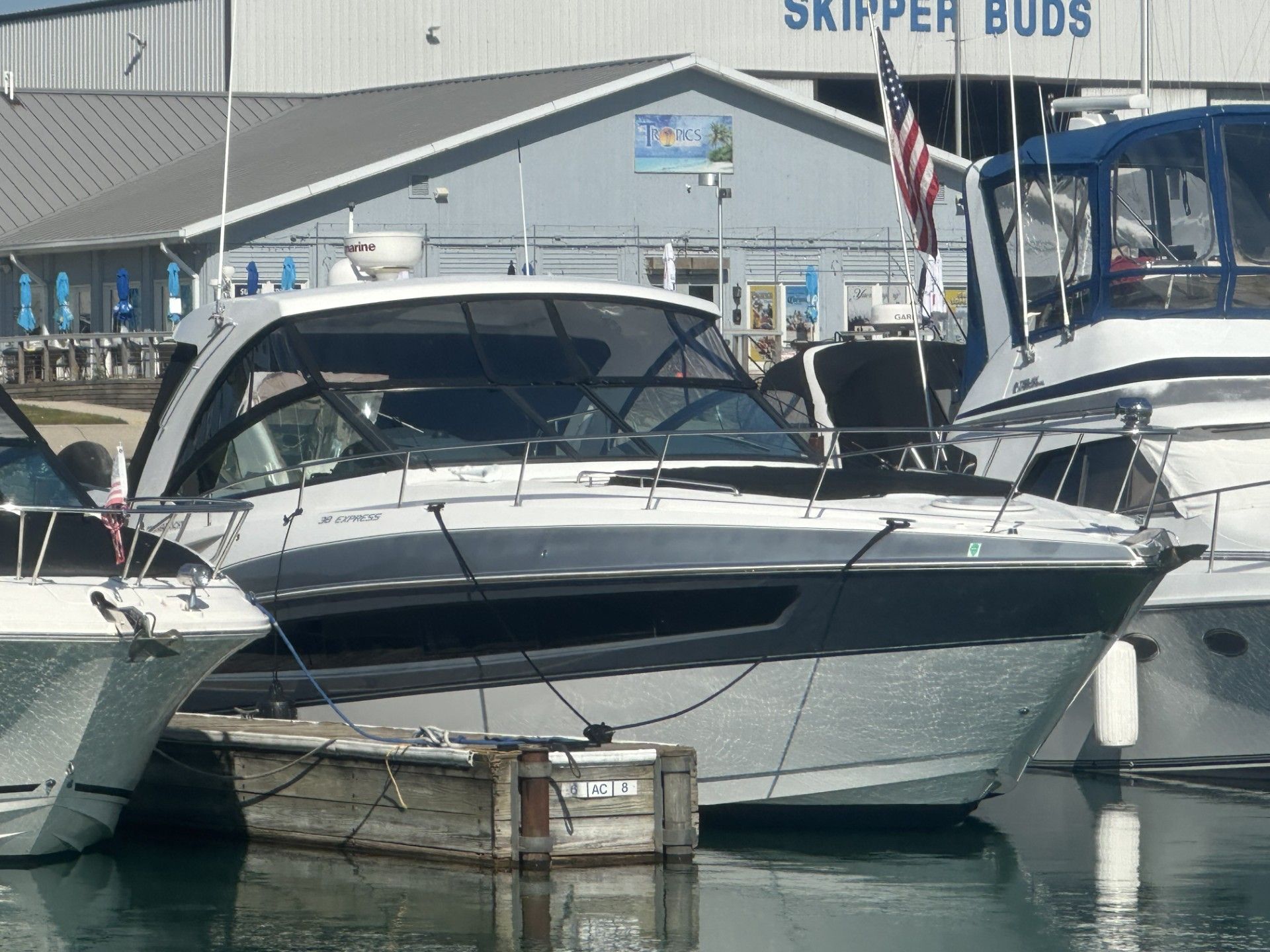 2016 Cruisers Yachts 380 Express