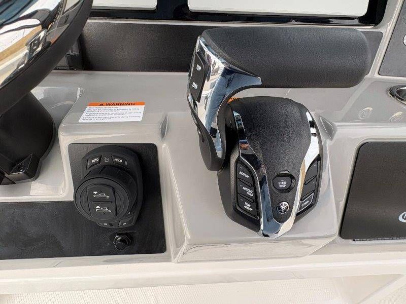 2026 Robalo 266 Cayman - 52