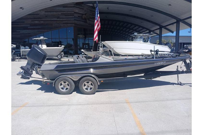 1994 Gambler 21 boat on trailer, parked outdoors with American flag in background.
