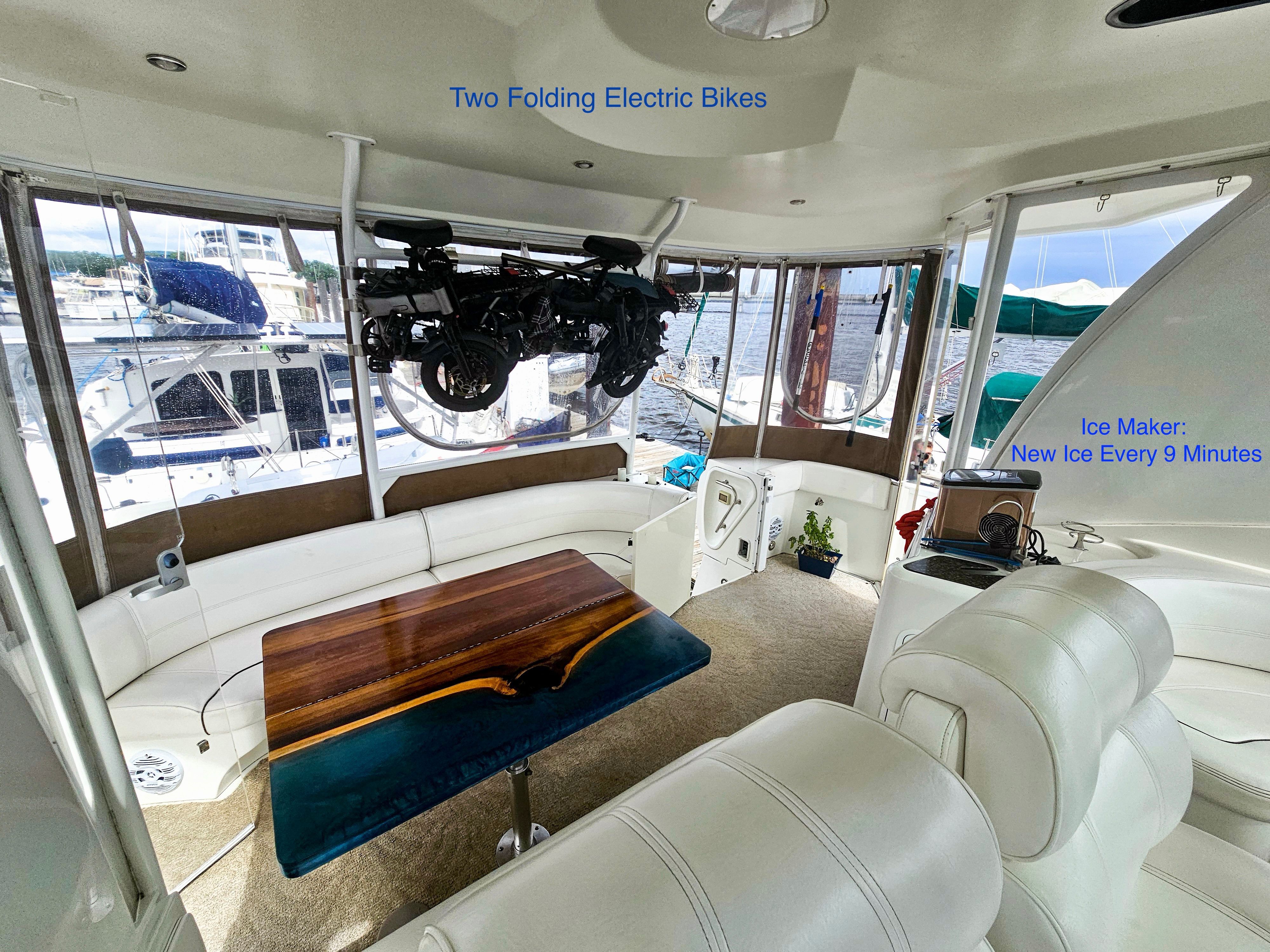 2008 Cruisers Yachts 455 Express Motoryacht - 10