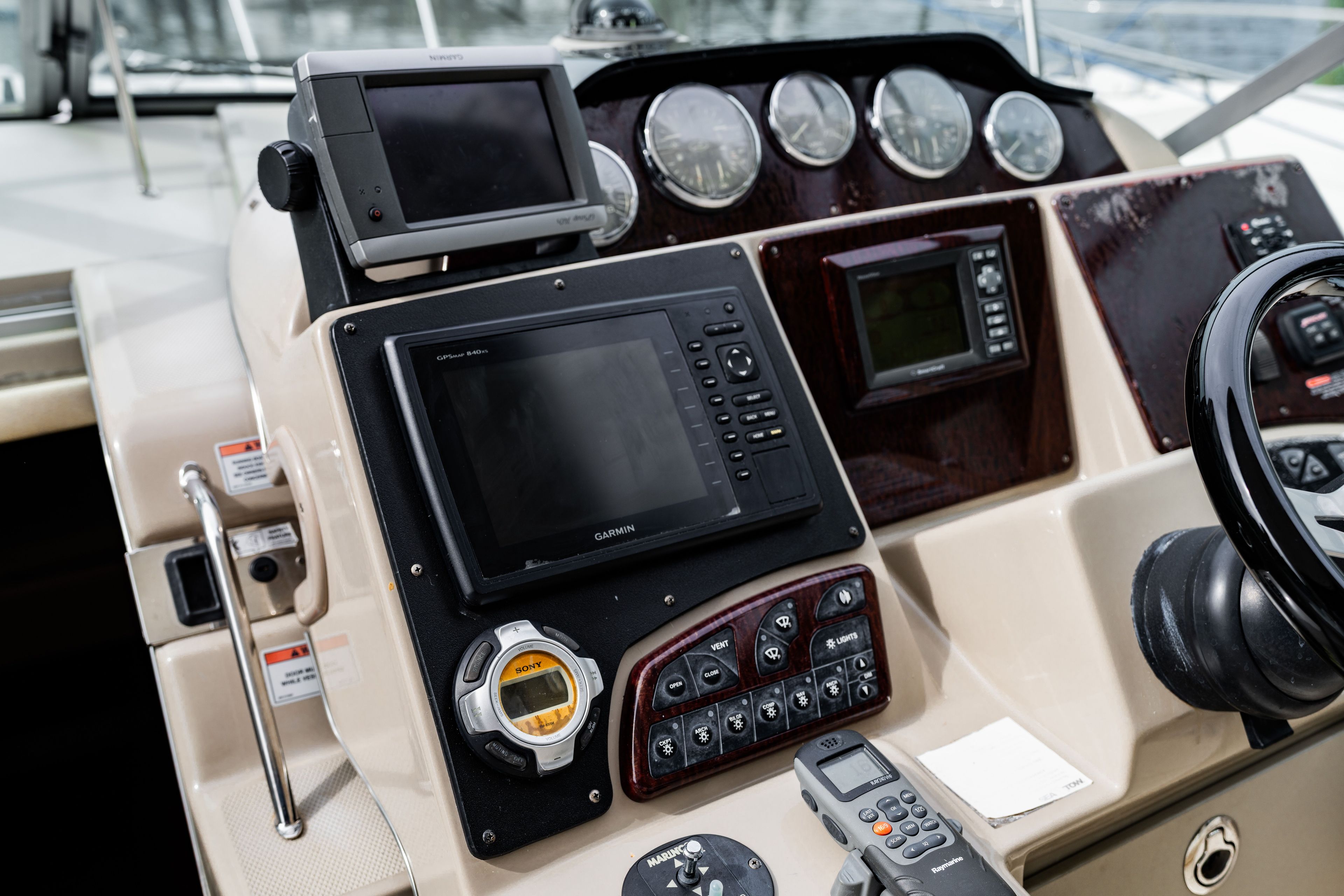 2010 Sea Ray Sundancer 330 - 45