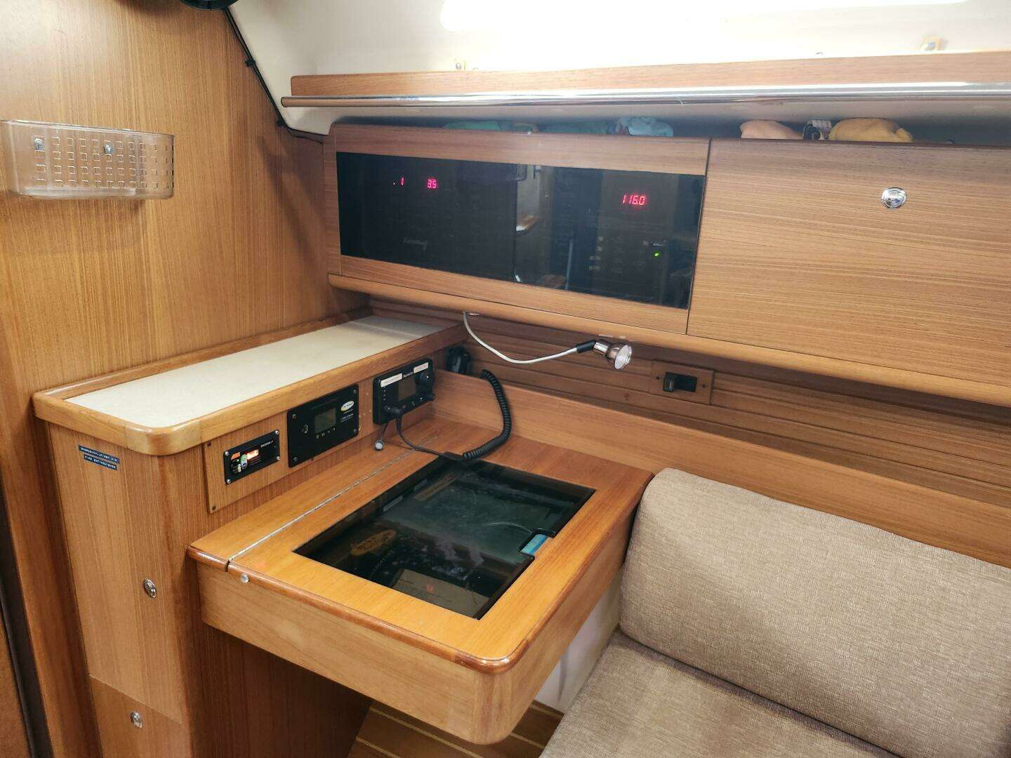 2012 Catalina 355 - Image 33