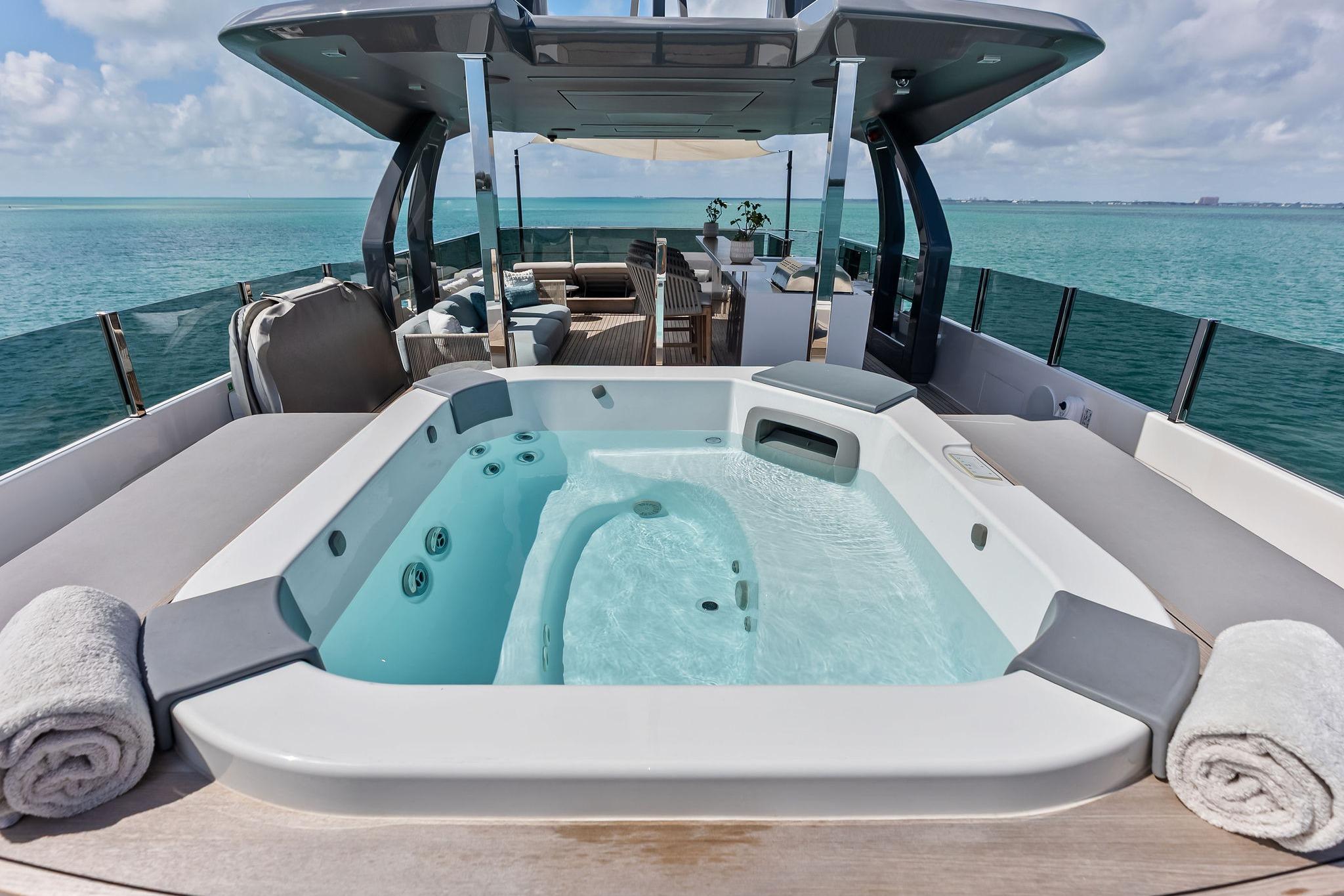 2023 Custom Line Navetta 33 - 30