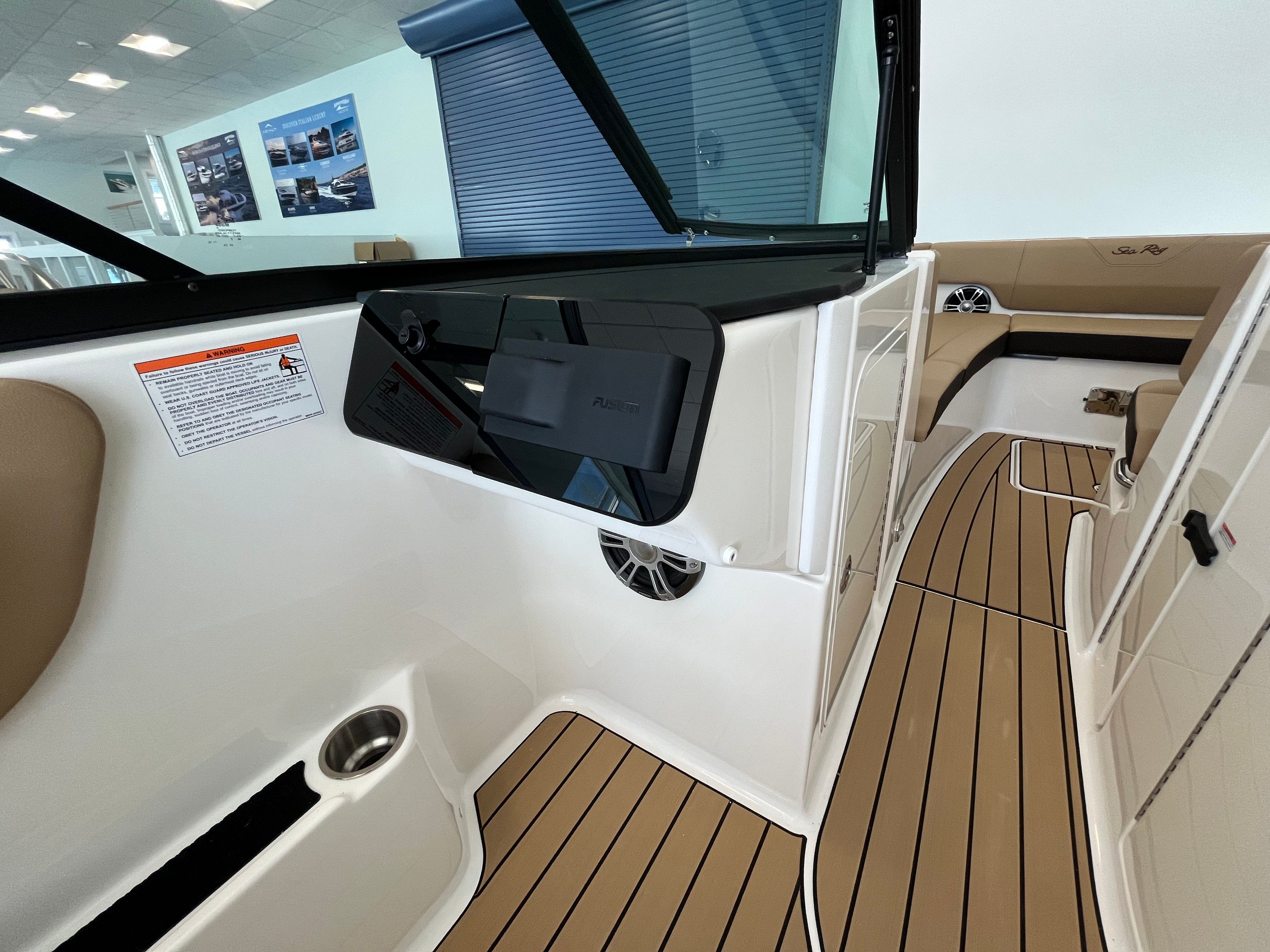 2026 Sea Ray SDX 270 Outboard - 11