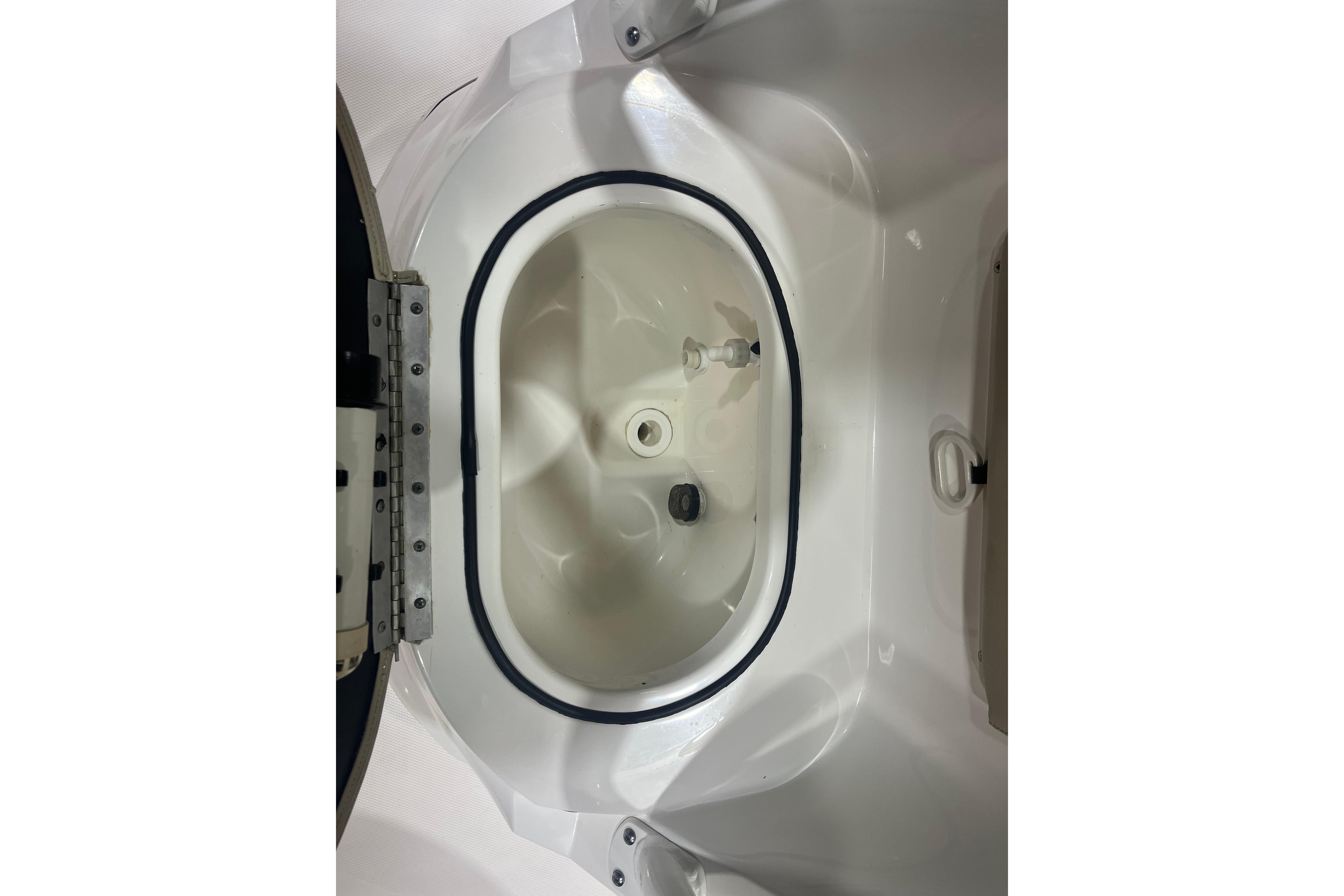 2023 NauticStar 227 XTS boat livewell interior view.