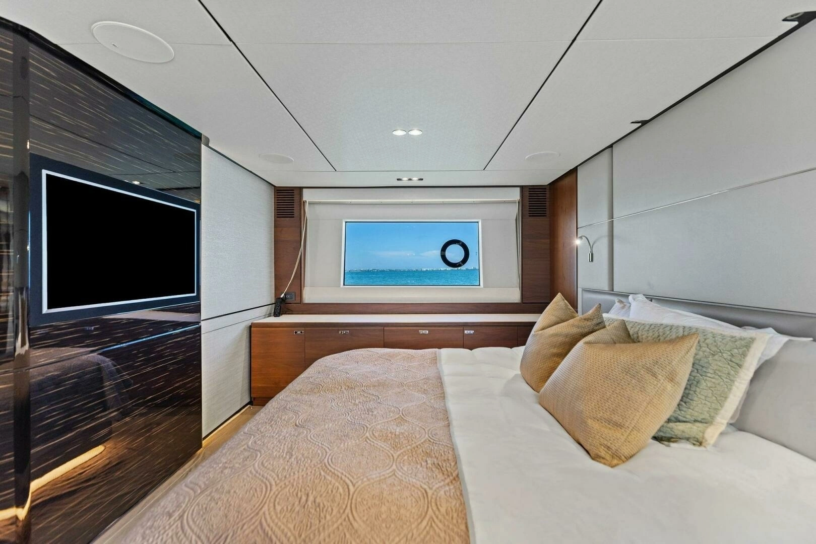 2018 Princess Y75 Motor Yacht - Image 26