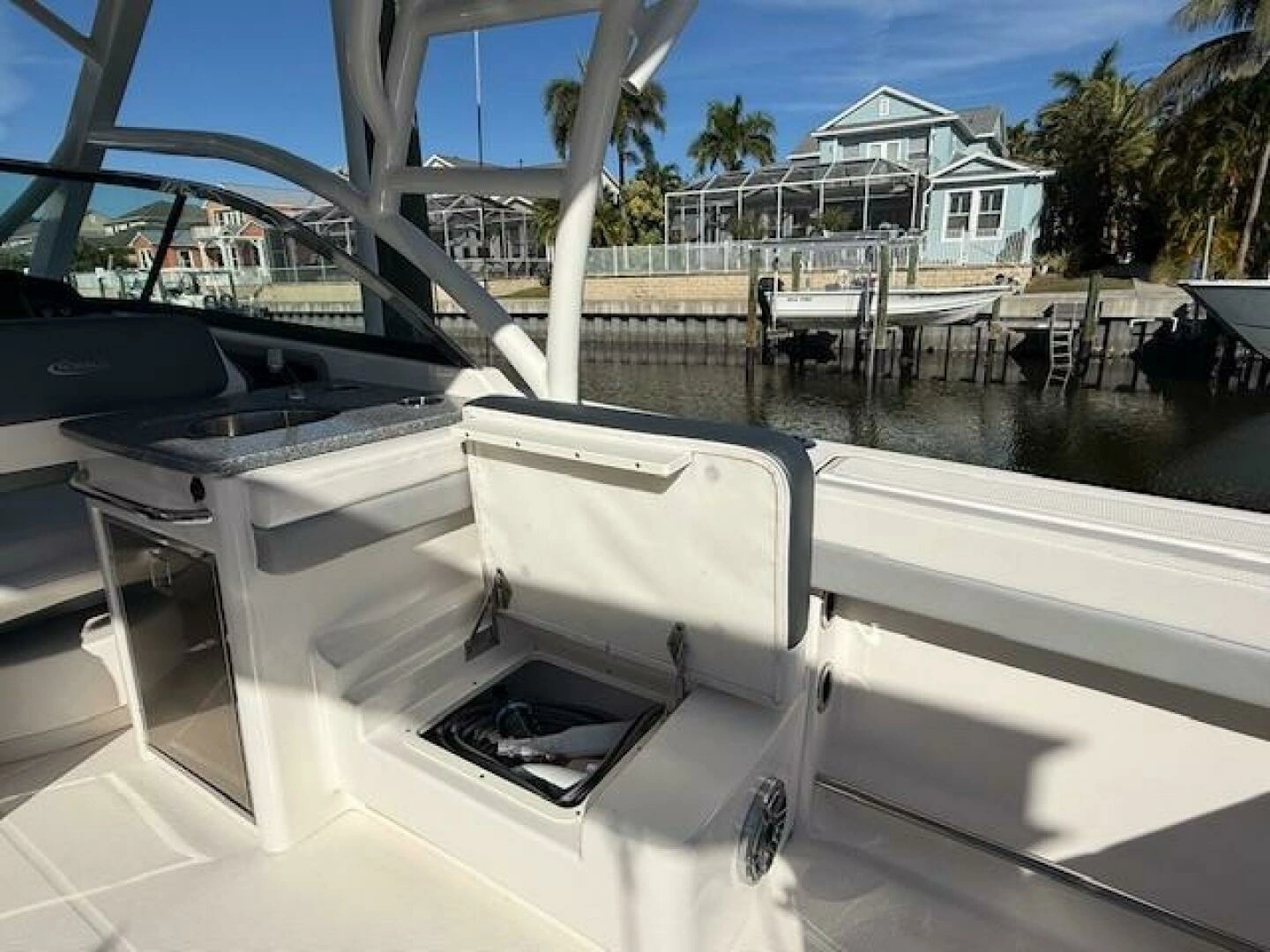 2021 Robalo R317 - Image 4