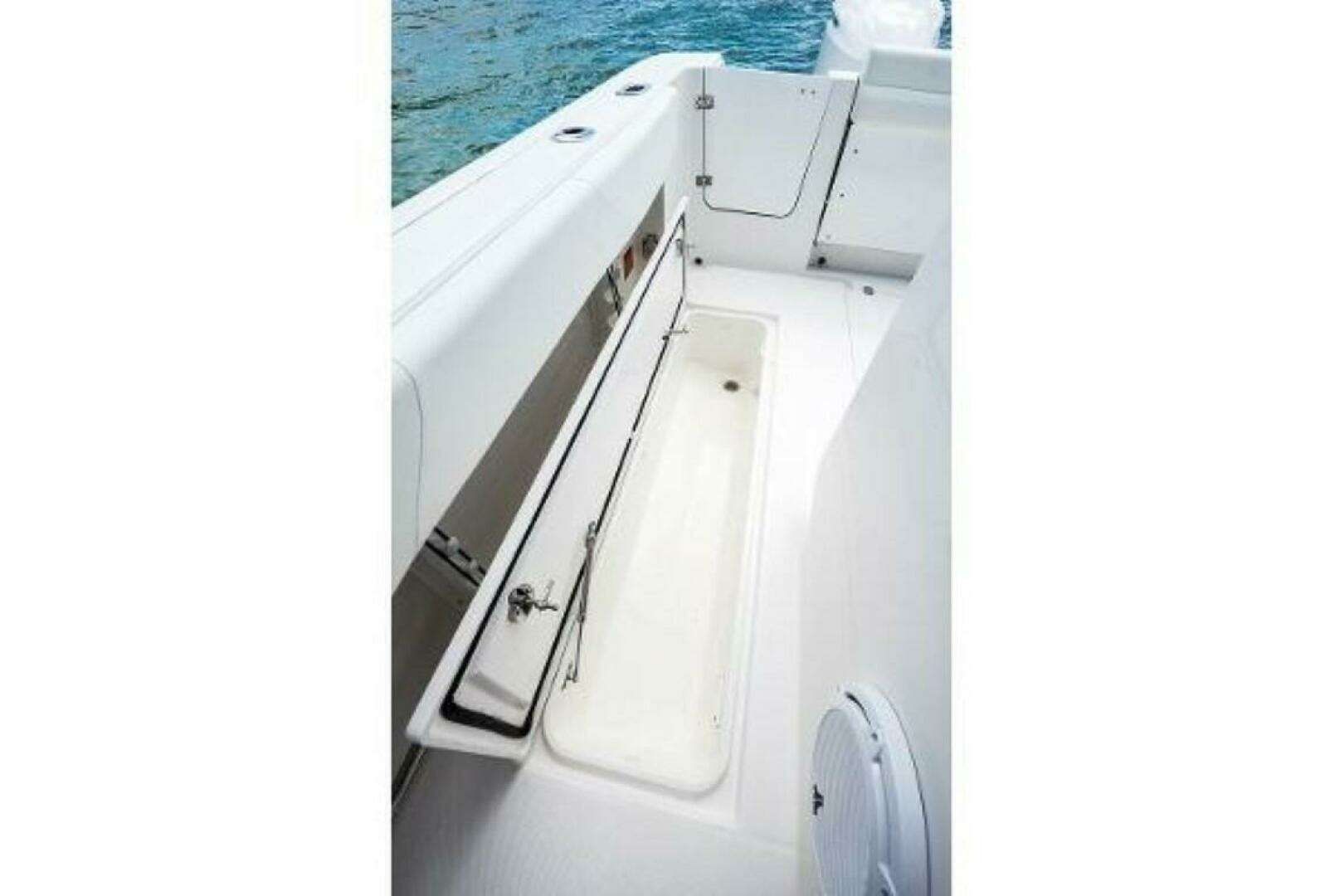 2025 Edgewater 285CC - Image 17