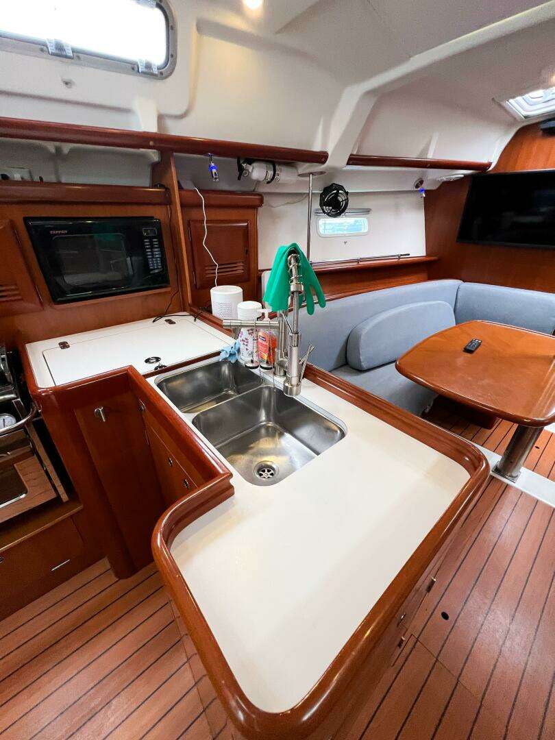 2007 Beneteau 373 - Image 34