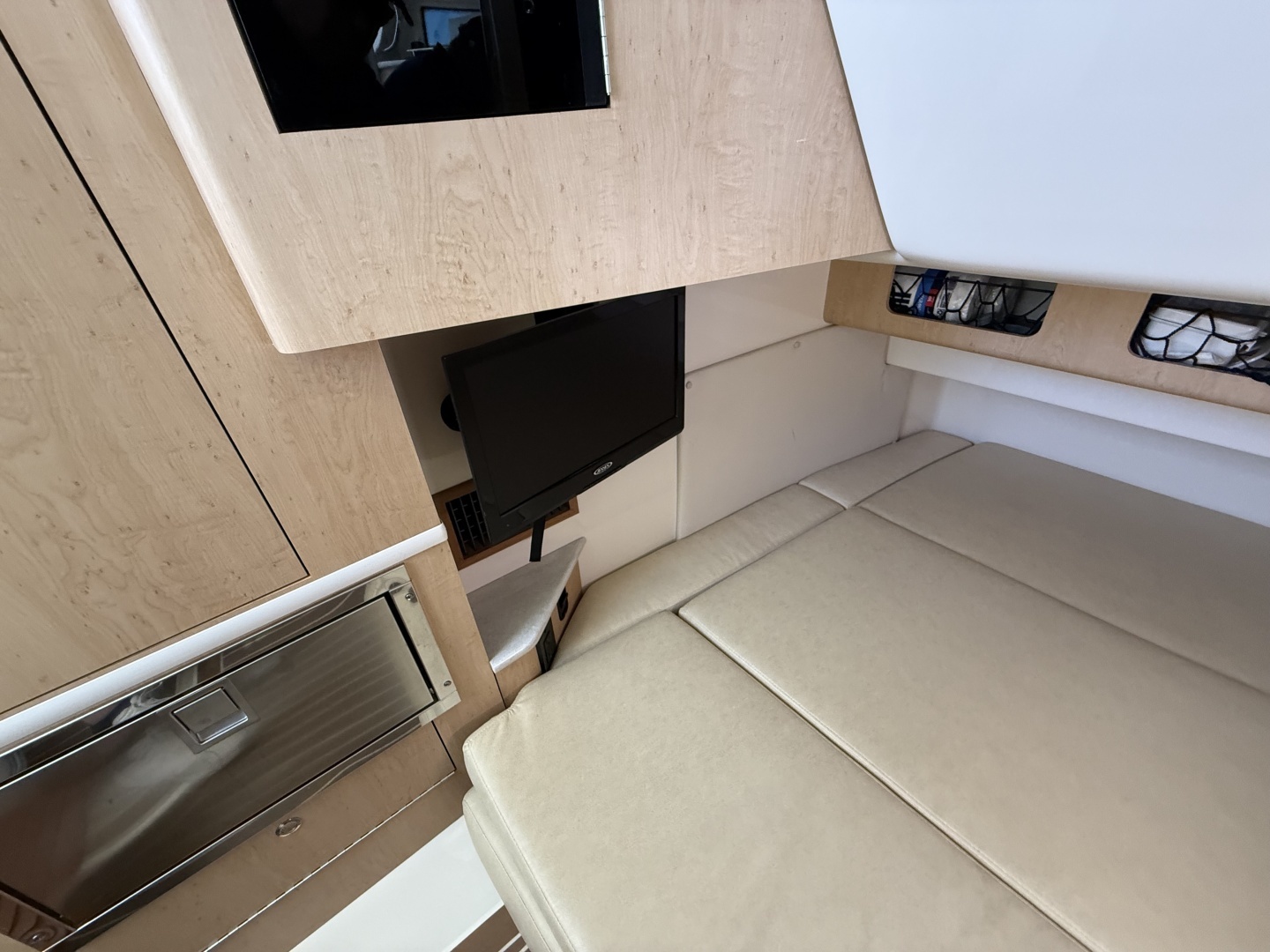 2016 Boston Whaler — - Image 23