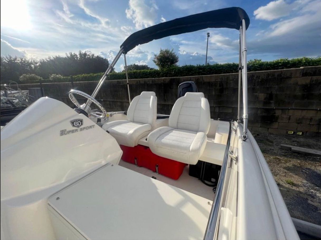 2018 Boston Whaler 150 Super Sport with white seats and sunshade.