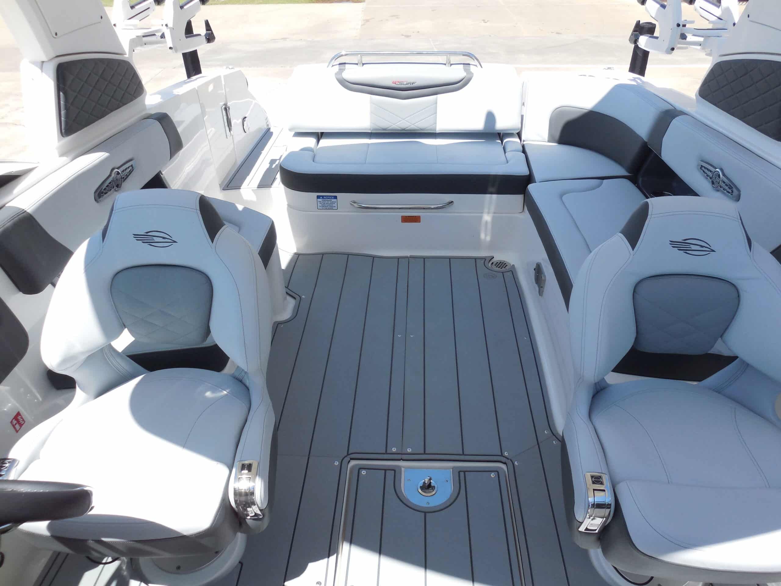 2026 Chaparral GTS 28 - 24