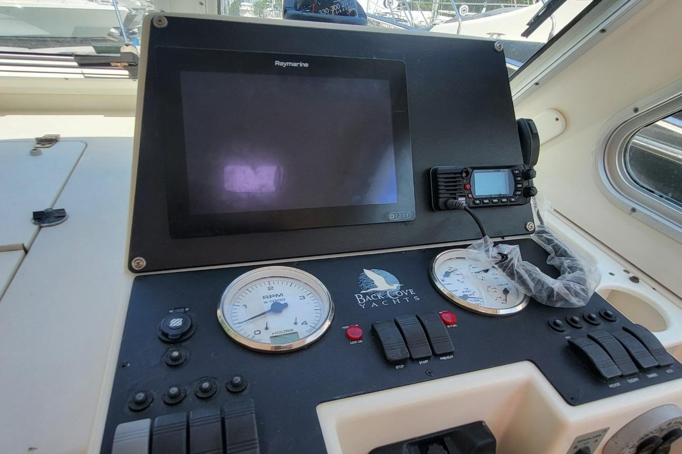 Control panel of a 2006 Back Cove 29 yacht with gauges and navigation equipment.