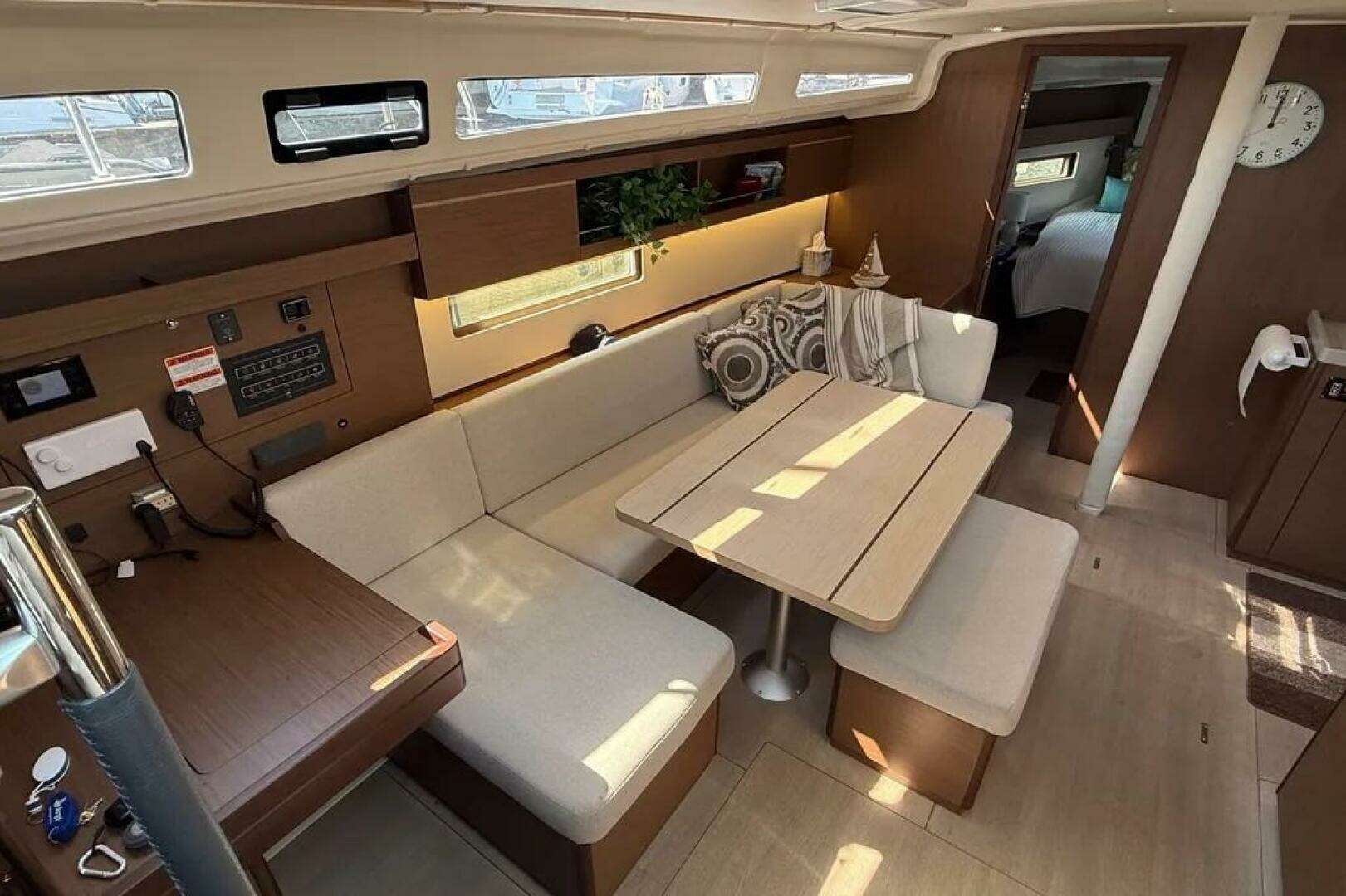 2022 Beneteau Oceanis 40.1 - Image 17