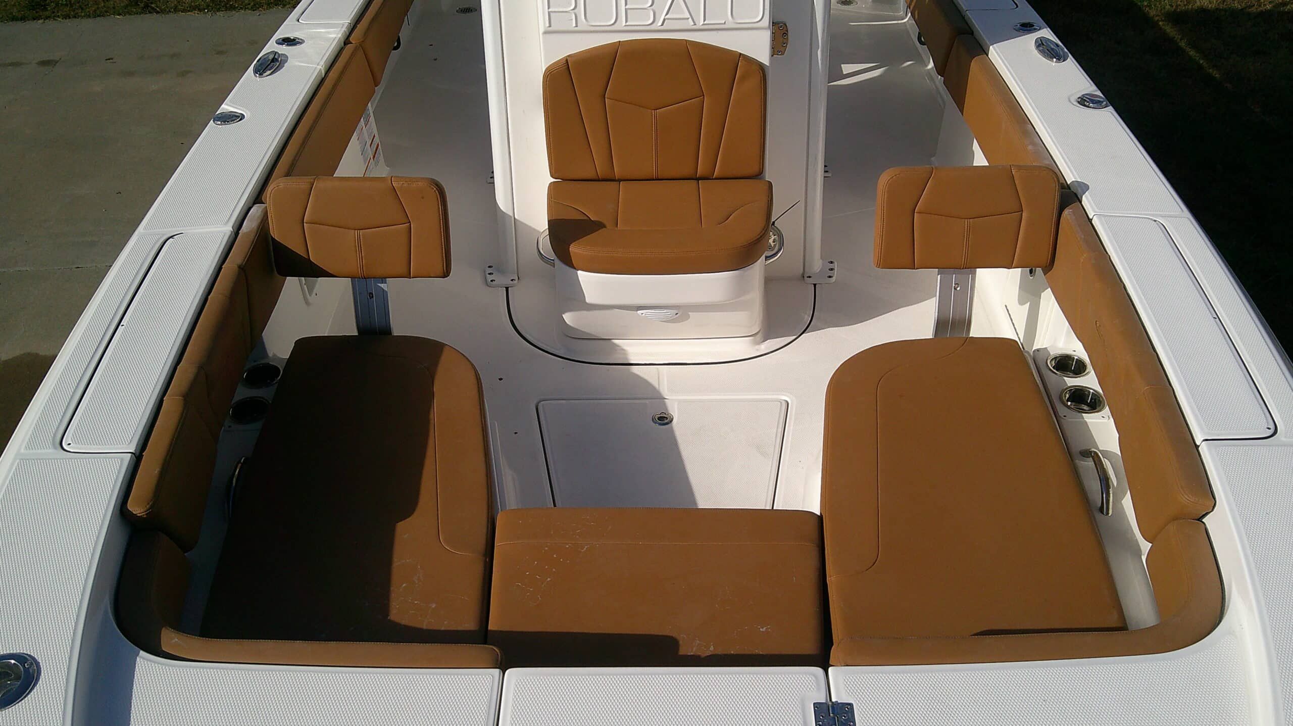 2026 Robalo 266 Cayman - 16