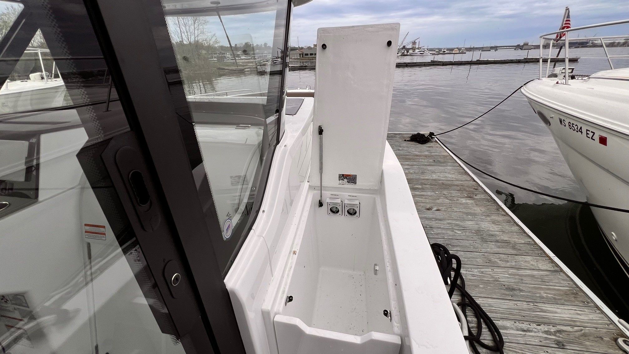 2026 Cruisers Yachts 38 VTR EC - 13