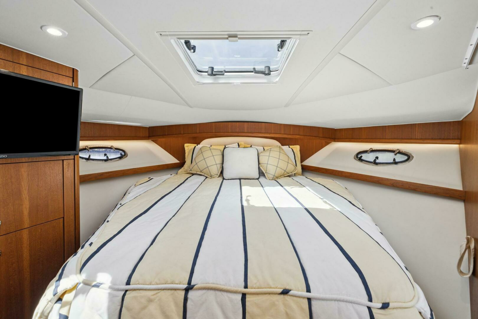 2006 Tiara Yachts 3200 Open - Image 22