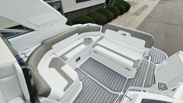 2016 Monterey 295 Sport Yacht - 9