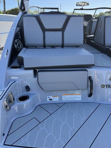 2026 Yamaha Boats 255XD - 6