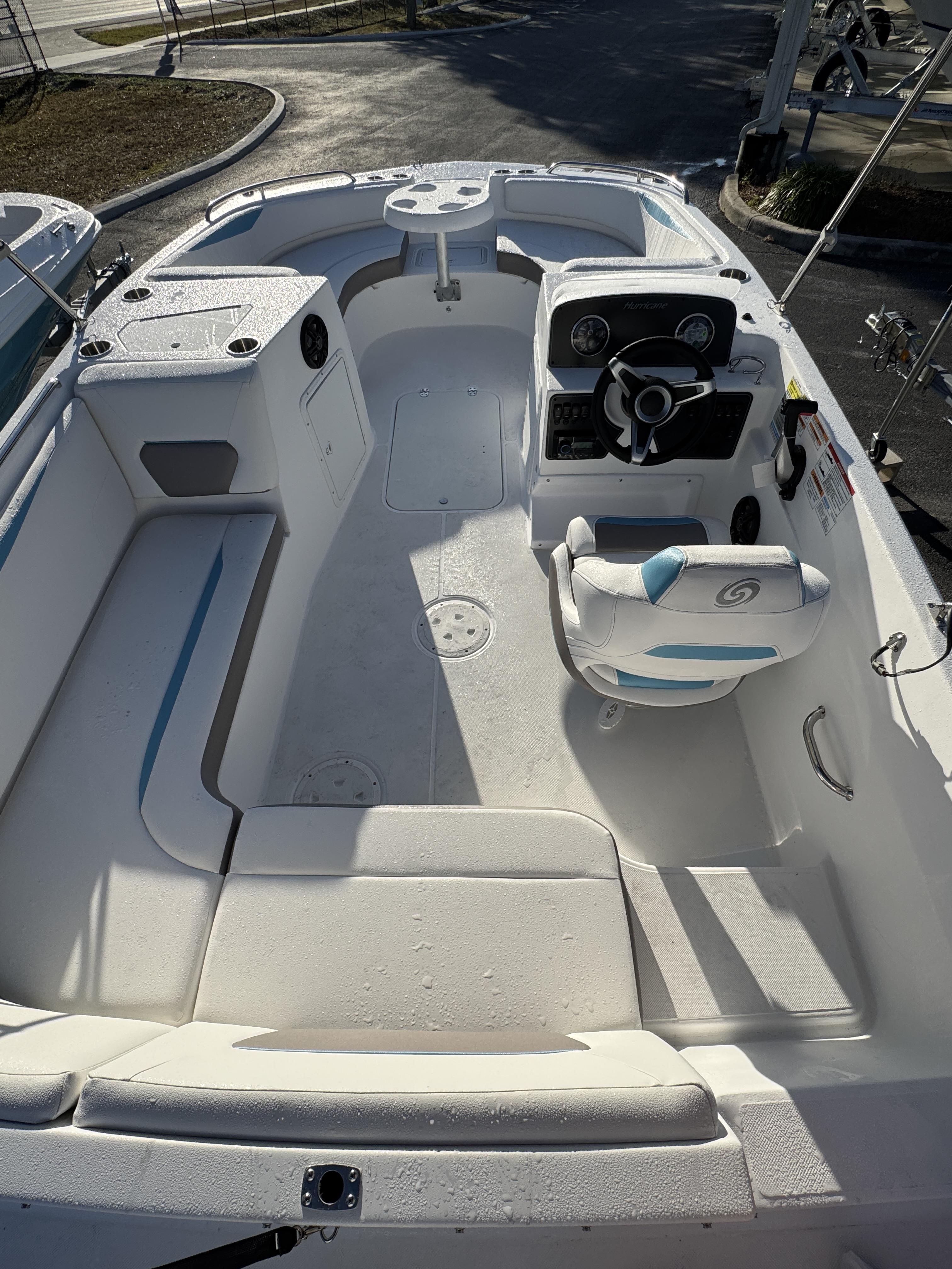 2026 Hurricane SunDeck Sport 188 OB - 35