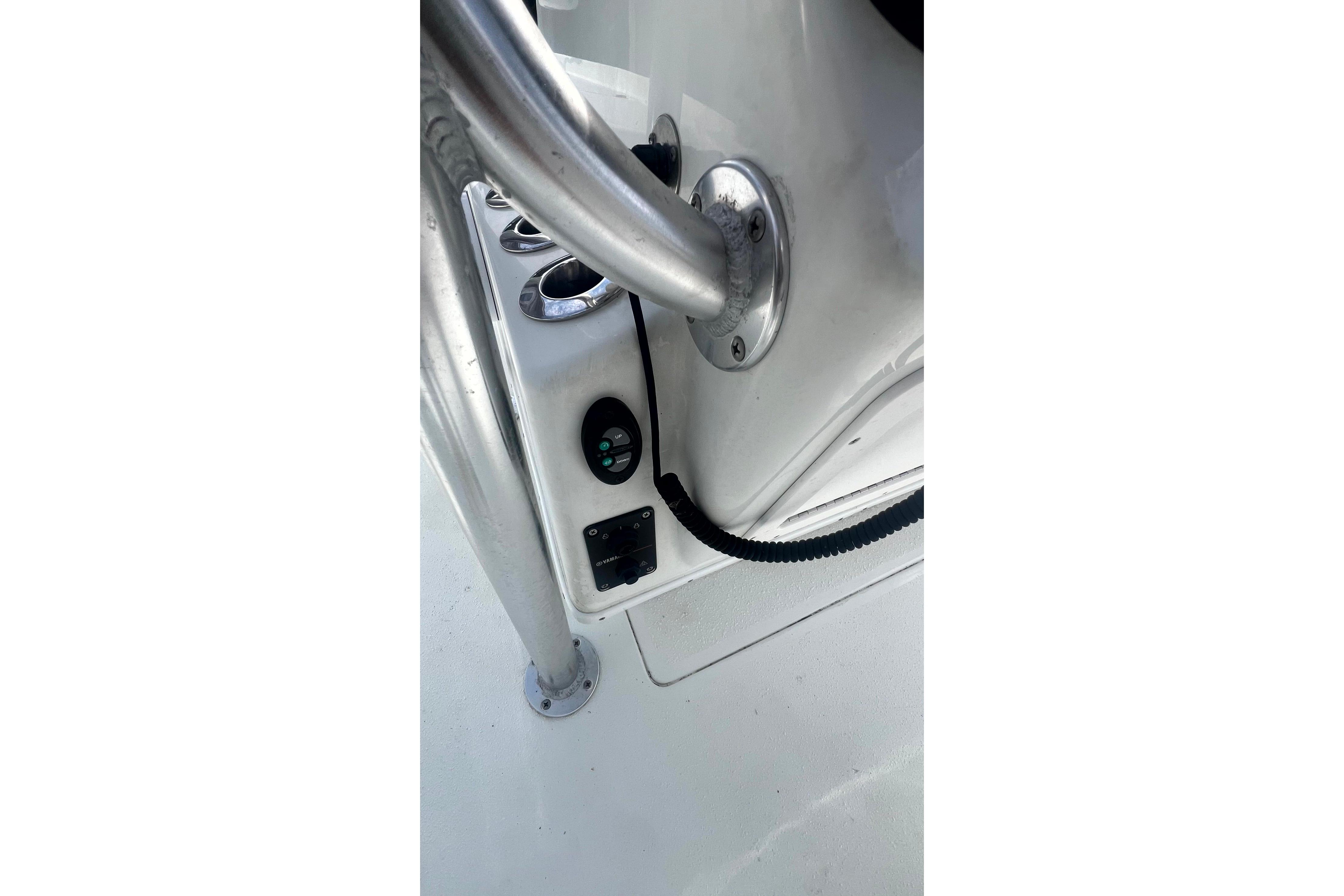 2017 Yellowfin 21 Hybrid boat console with stainless steel fittings and controls.