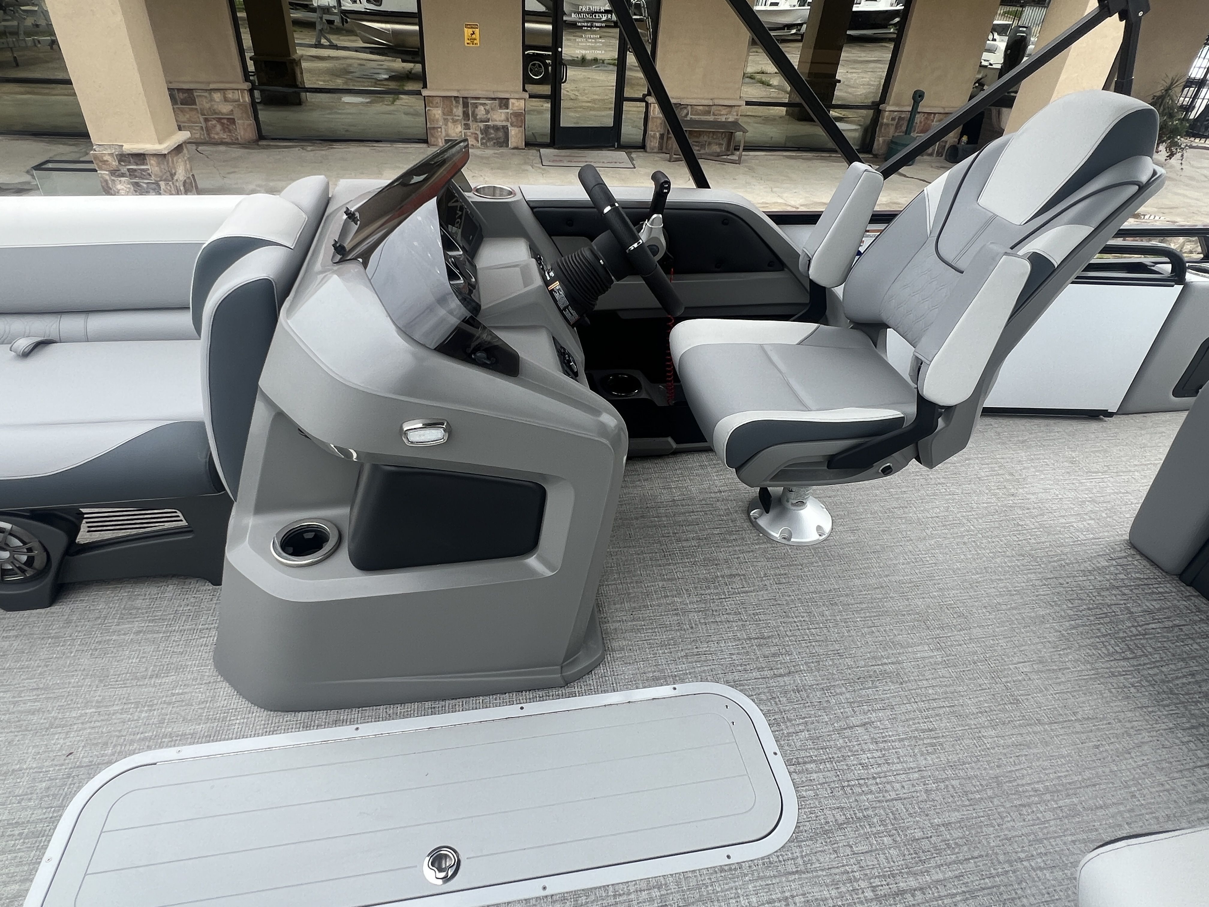 2025 Avalon LSZ Versatile Rear Bench - 23' - 19