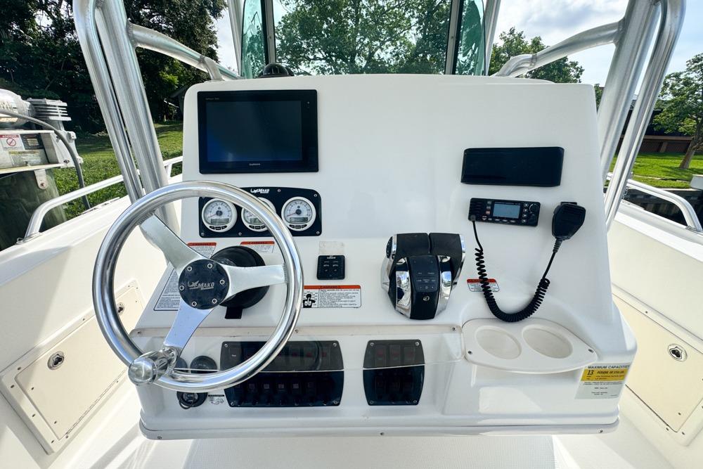 Center console of 2018 Mako 284 boat with steering wheel and navigation controls.