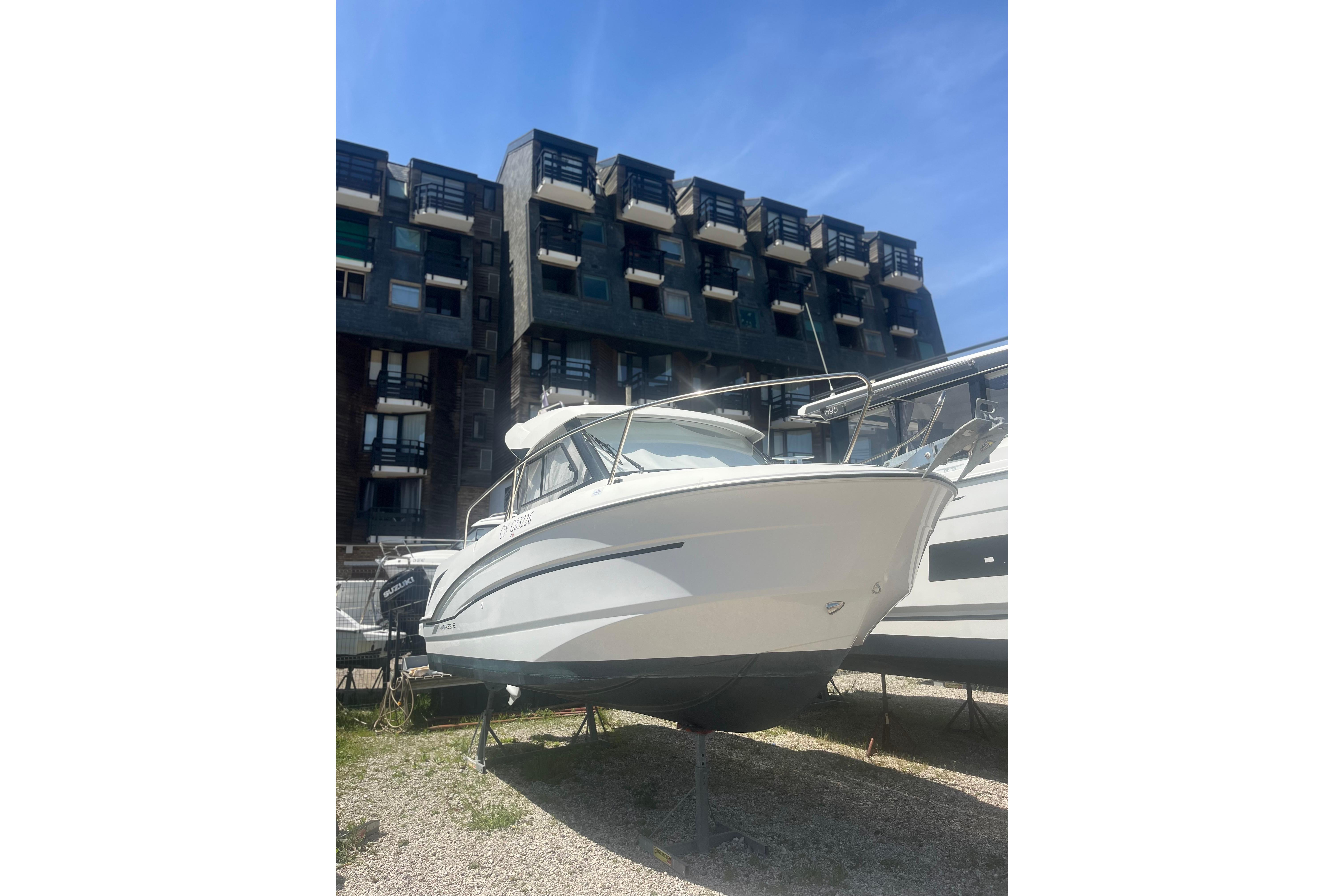 2023 Beneteau Antares 6