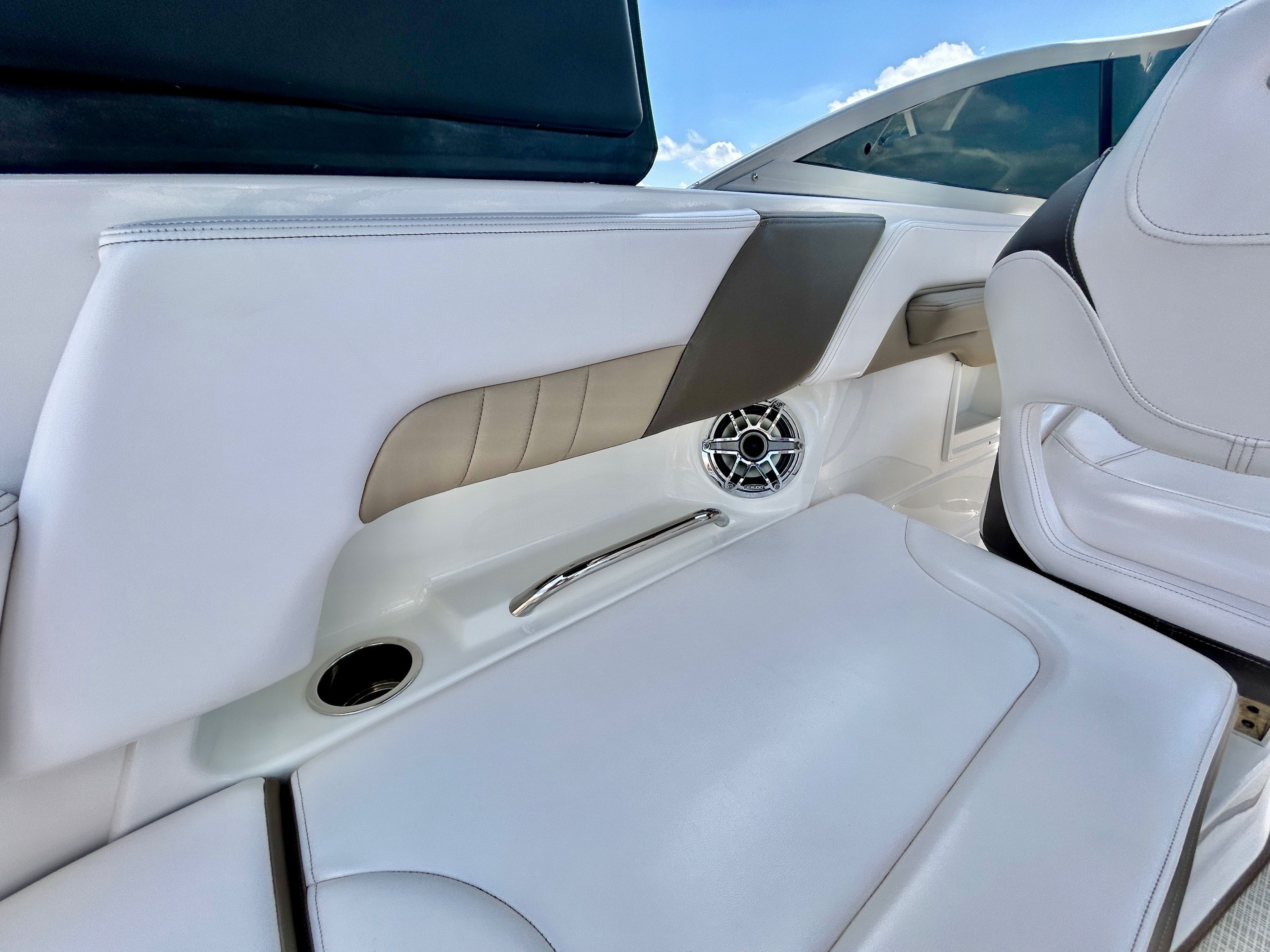 2018 Chaparral 23 Surf - 44